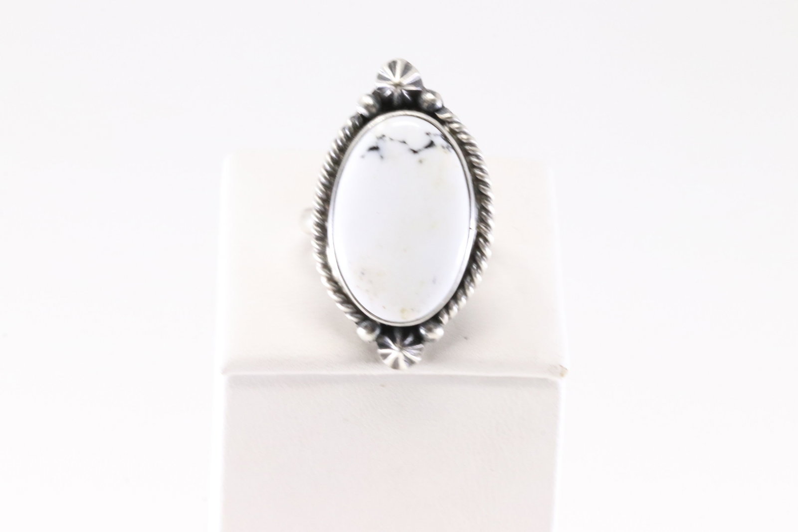 Native America Navajo Sterling Silver White Buffalo Ring By Dixon.: This is a Native America Navajo Sterling Silver White Buffalo Ring By Dixon. Stamp Dixon. Ring Size: 8.00.