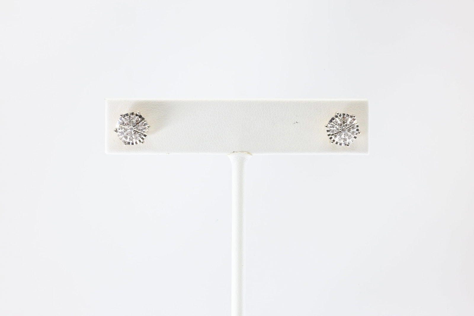 Diamond Stud Earring 18Kt. (1 of 3)