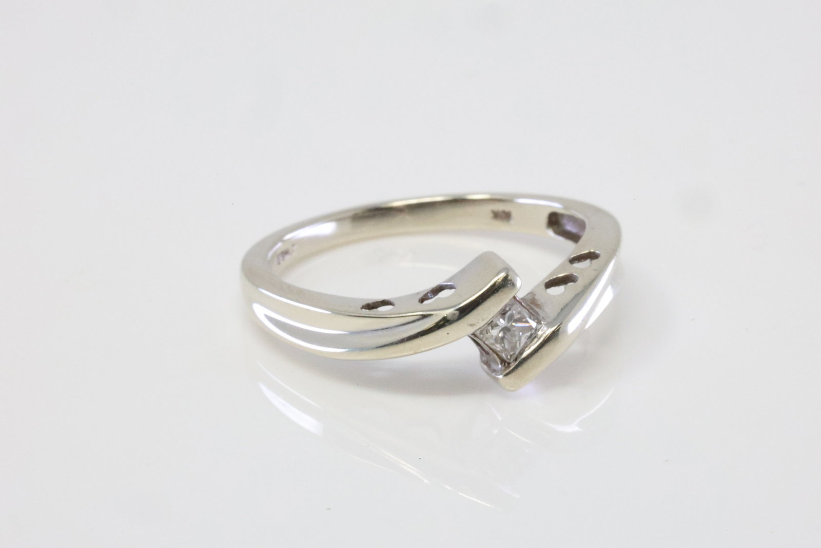 Diamond Ring 10Kt. - 3