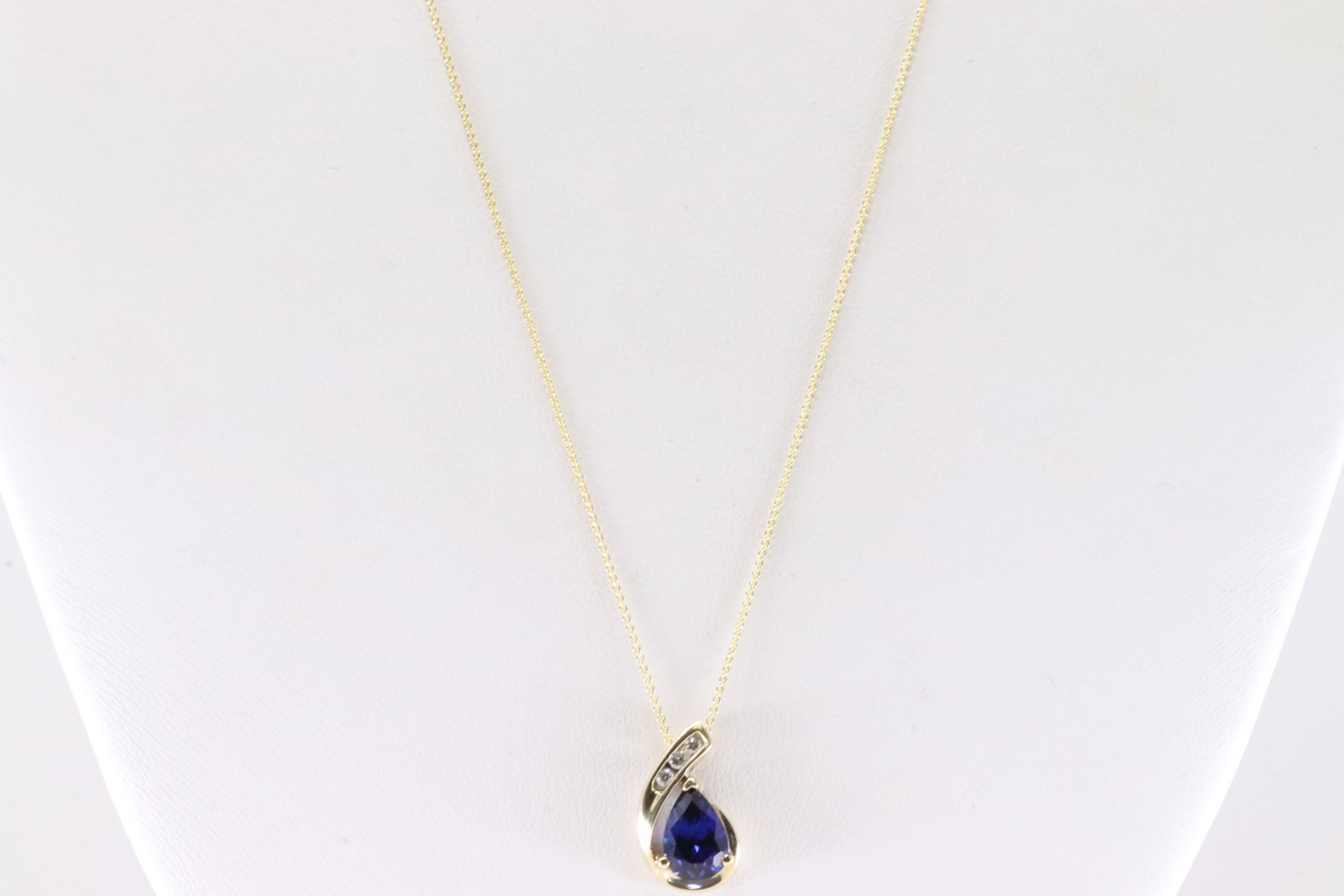 Sapphire & Diamond Pendant / Necklace 10Kt. (1 of 3)