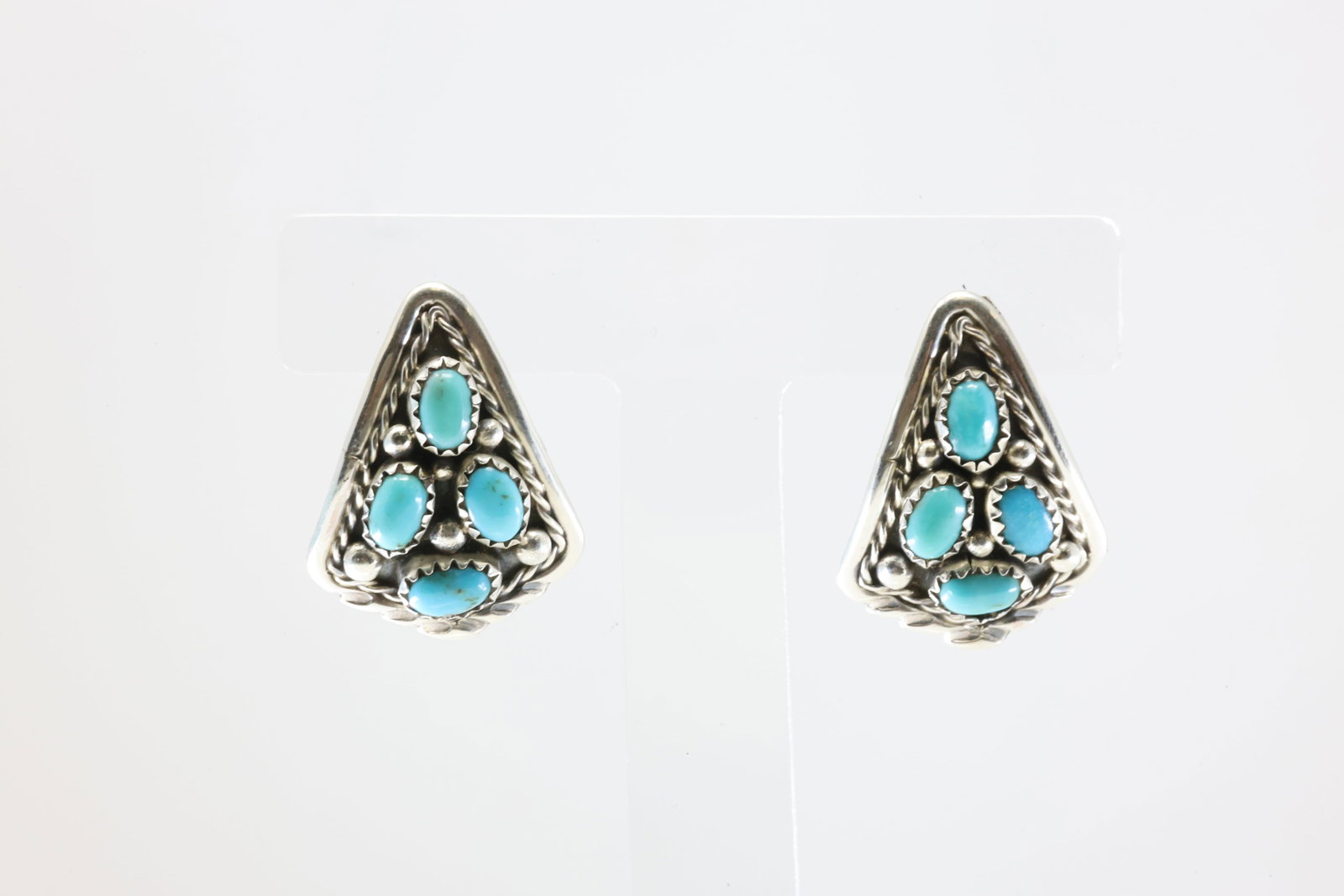 Native America Navajo Sterling Silver Kingman Turquoise Post Earring's By Melvin Chee.: This is a Native America Navajo Sterling Silver Kingman Turquoise Post Earring's By Melvin Chee. Stamp M Chee.