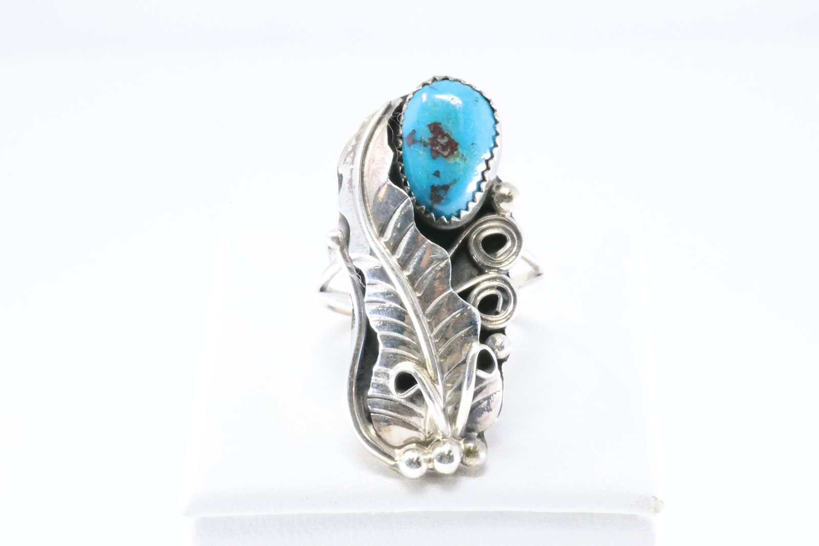 Native America Navajo Sterling Silver Turquoise Ring Leaf By H.M.: This is a Native America Navajo Sterling Silver Turquoise Ring Leaf By H.M. Ring size: 6.50.