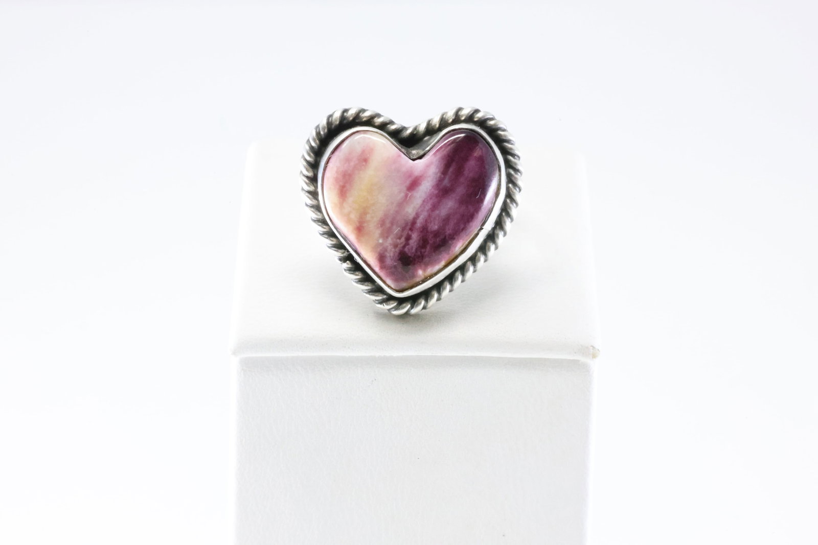 Native America Navajo Sterling Silver Purple Spiny Oyster Heart Ring By D.: This is a Native America Navajo Sterling Silver Purple Spiny Oyster Heart Ring By D. Stamp D. Ring Size: 6.50.