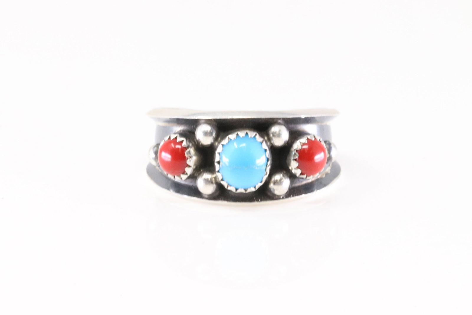American Sterling Silver Coral & Turquoise Ring.: This is a American Sterling Silver Coral & Turquoise Ring. Ring size: 12.00.