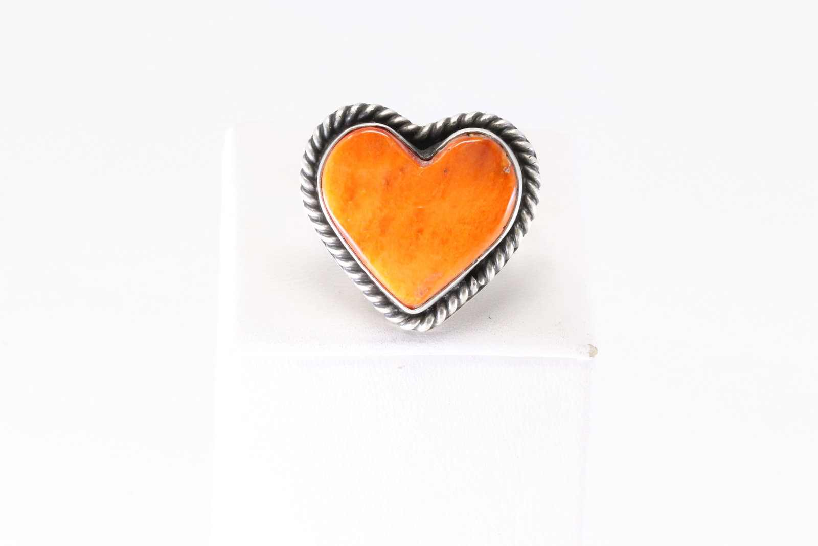 Native America Navajo Sterling Silver Spiny Oyster Heart Ring By D.: This is a Native America Navajo Sterling Silver Spiny Oyster Heart Ring By D. Stamp D. Ring Size: 6.00.