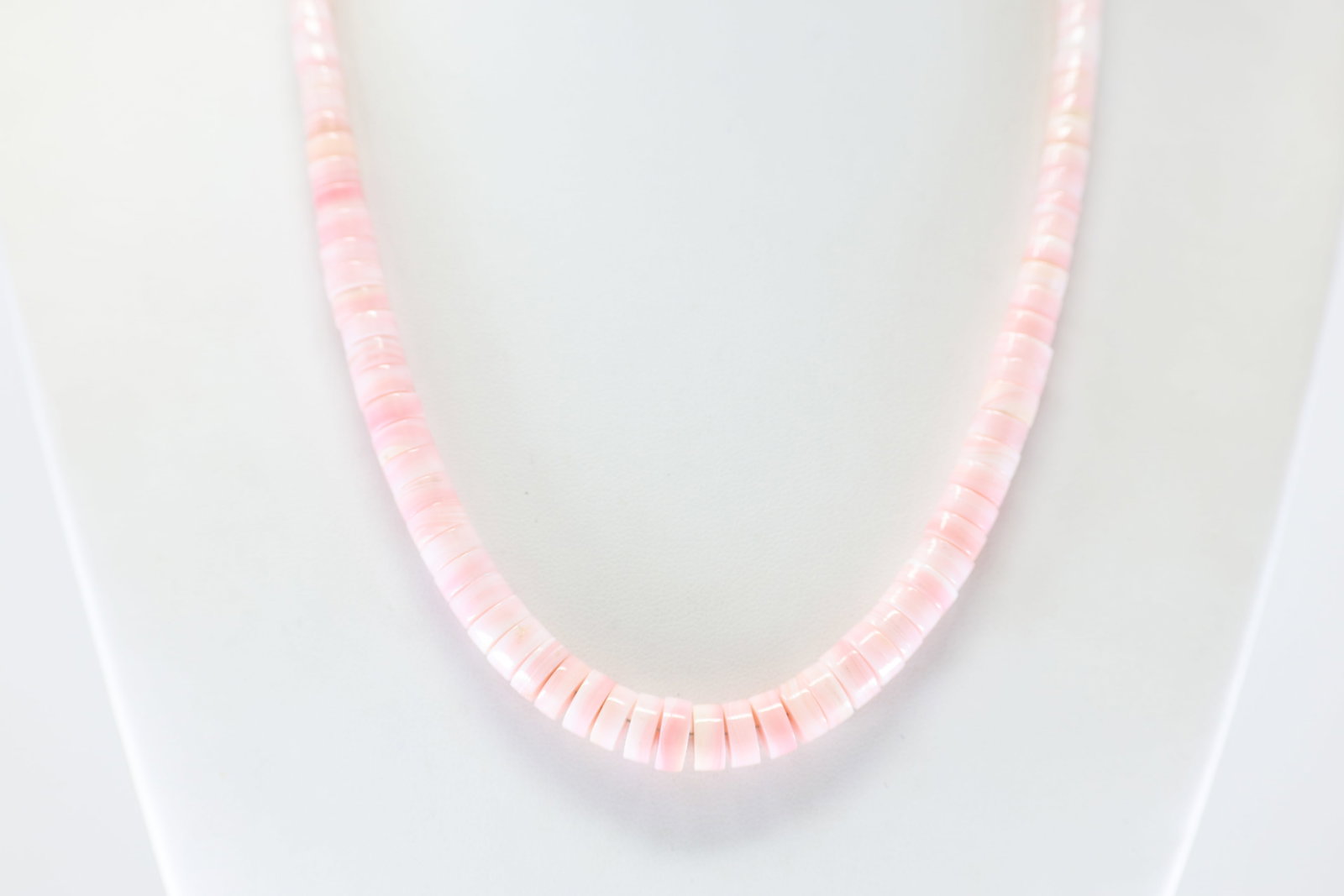 America Sterling Silver Pink Conch Shell Necklace.: This is a America Sterling Silver Pink Conch Shell Necklace. Necklace length: 16.00"