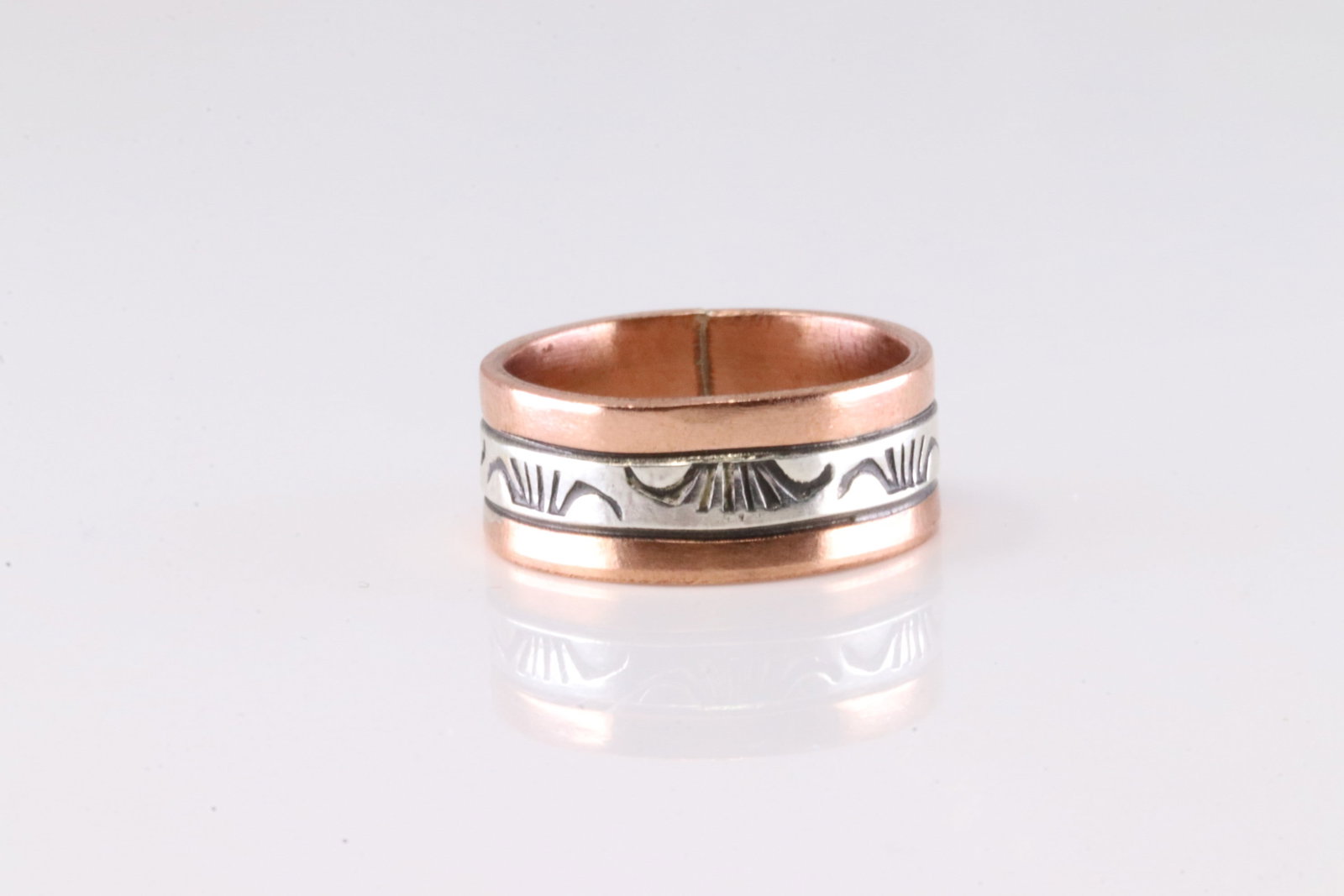 Native America Navajo Sterling Silver Copper Ring By Wylie Secatero.: This is a Native America Navajo Sterling Silver Copper Ring By Wylie Secatero. Ring size: 8.50.