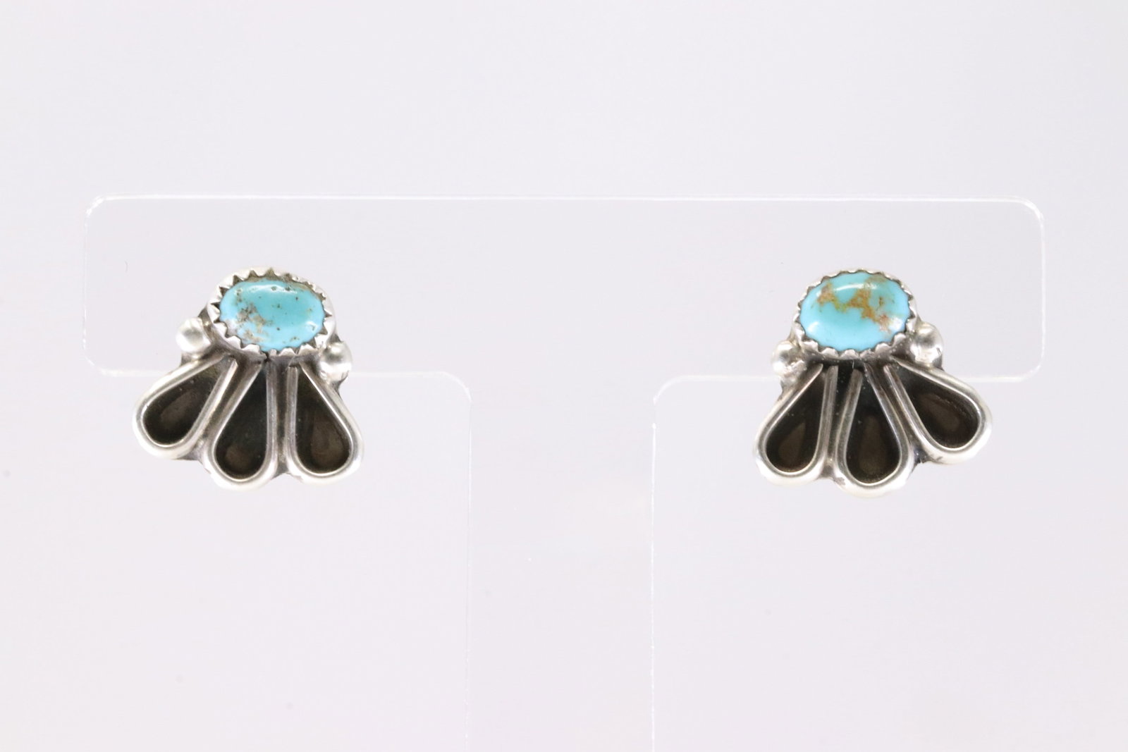 Native America Navajo Sterling Silver Kingman Turquoise Post Earring's By Geraldine James.: This is a Native America Navajo Sterling Silver Kingman Turquoise Post Earring's By Geraldine James.