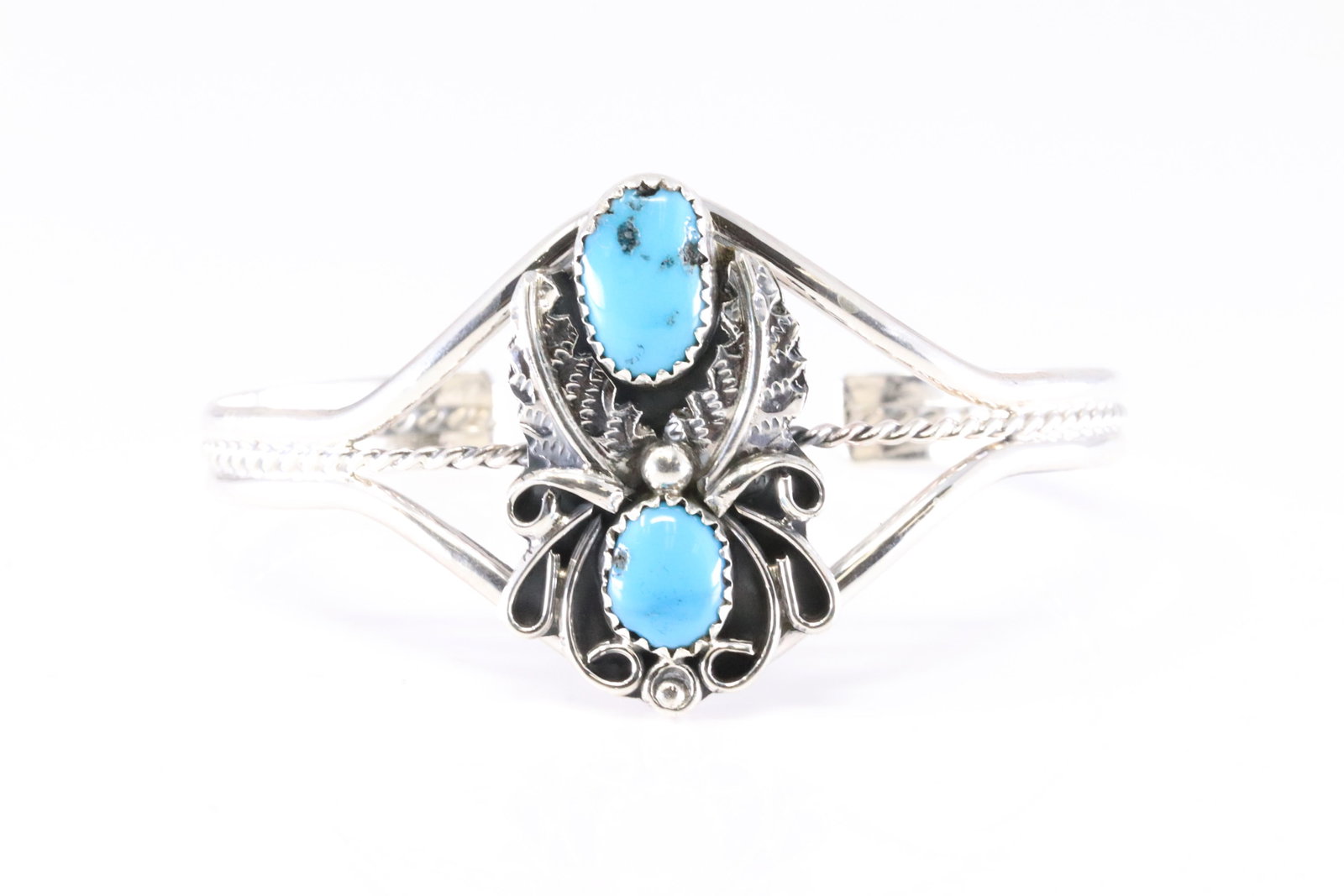 Native America Navajo Sterling Silver Turquoise Bracelet Cuff By Harry B.Yazzie.: This is a Native America Navajo Sterling Silver Turquoise Bracelet Cuff By Harry B.Yazzie. Stamp HBY.