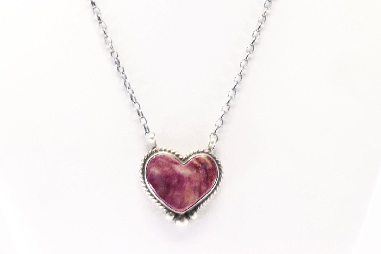 Native America Navajo Sterling Silver purple Spiny Oyster Heart Necklace By Chassity Belone.: This is a Native America Navajo Sterling Silver purple Spiny Oyster Heart Necklace By Chassity Belone. Stamp C Belone. Necklace length: 16.00"