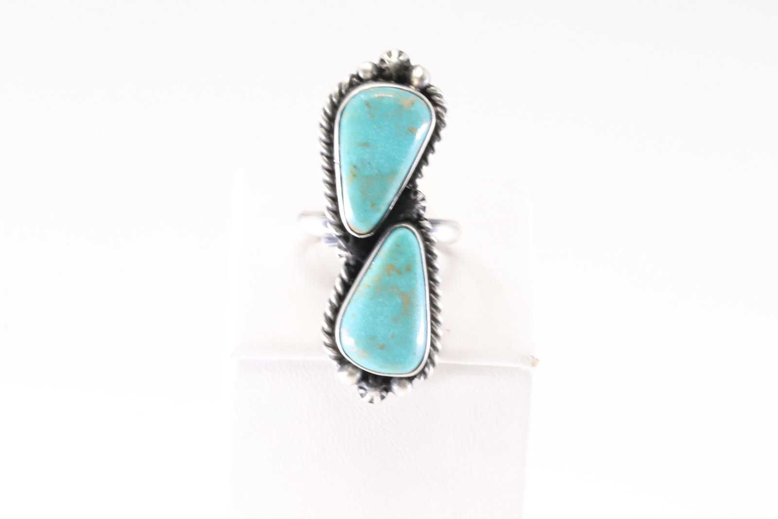 Native America Navajo Sterling Silver Kingman Turquoise Ring By Eugene Belone.: This is a Native America Navajo Sterling Silver Kingman Turquoise Ring By Eugene Belone. Stamp Eugene Belone. Ring size: 7.50.