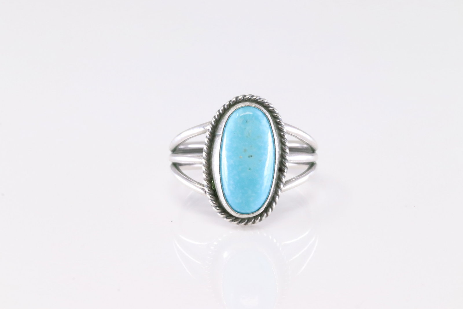 Native American Navajo Sterling Silver Turquoise Ring By Judy Largo.: This is a Native American Navajo Sterling Silver Turquoise Ring By Judy Largo. Stamp From R.B Company. Ring size: 6.50.