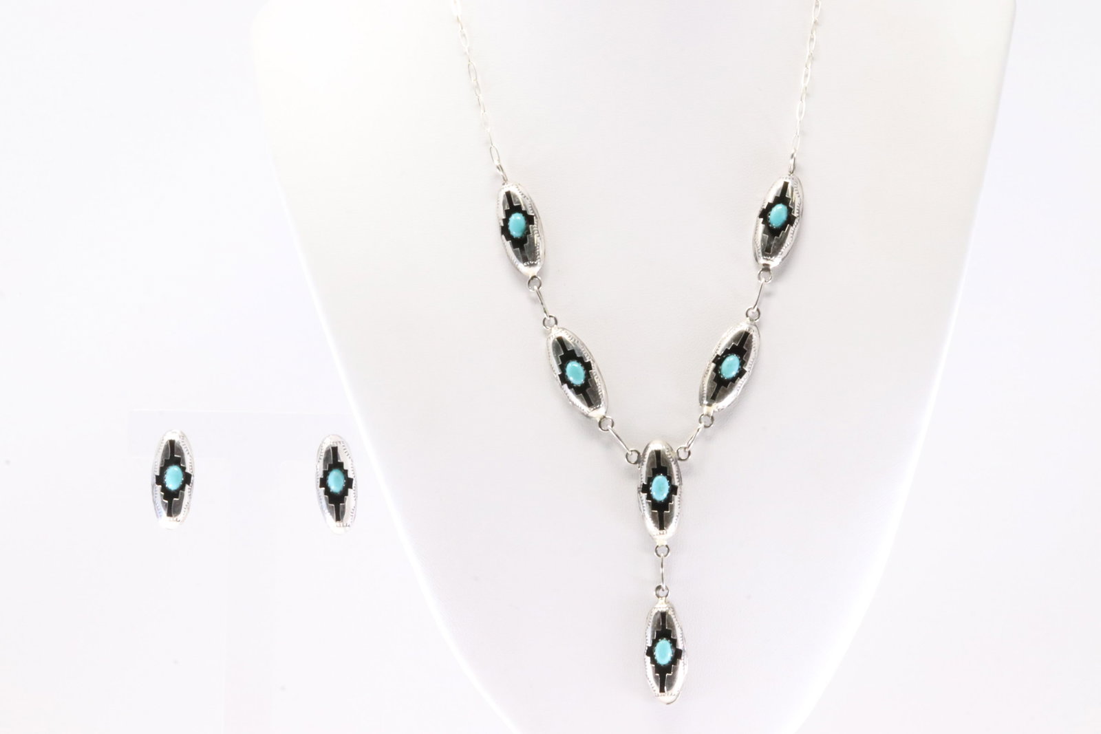 Native America Navajo Sterling Silver Turquoise Necklace & Earring's Set By Felix Perry.: This is a Native America Navajo Sterling Silver Turquoise Necklace & Earring's Set By Felix Perry. Stamp P. Necklace length: 18.00"