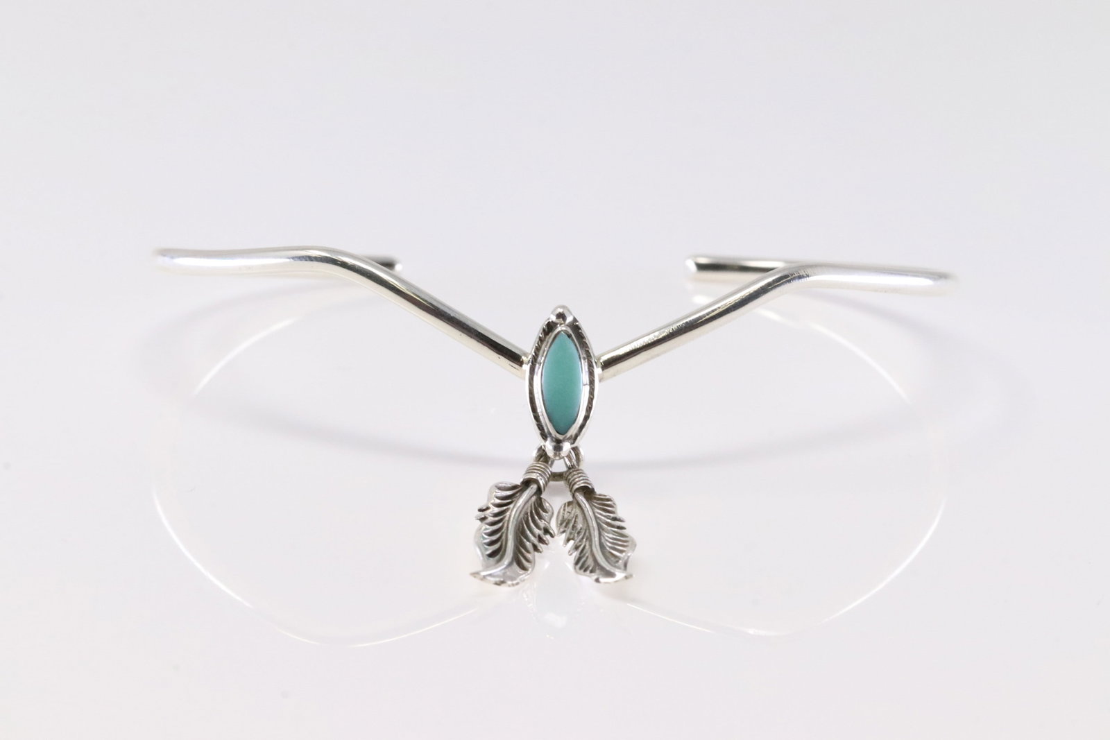 America Sterling Silver Turquoise Bracelet Feather Cuff.: This is a America Sterling Silver Turquoise Bracelet Feather Cuff.