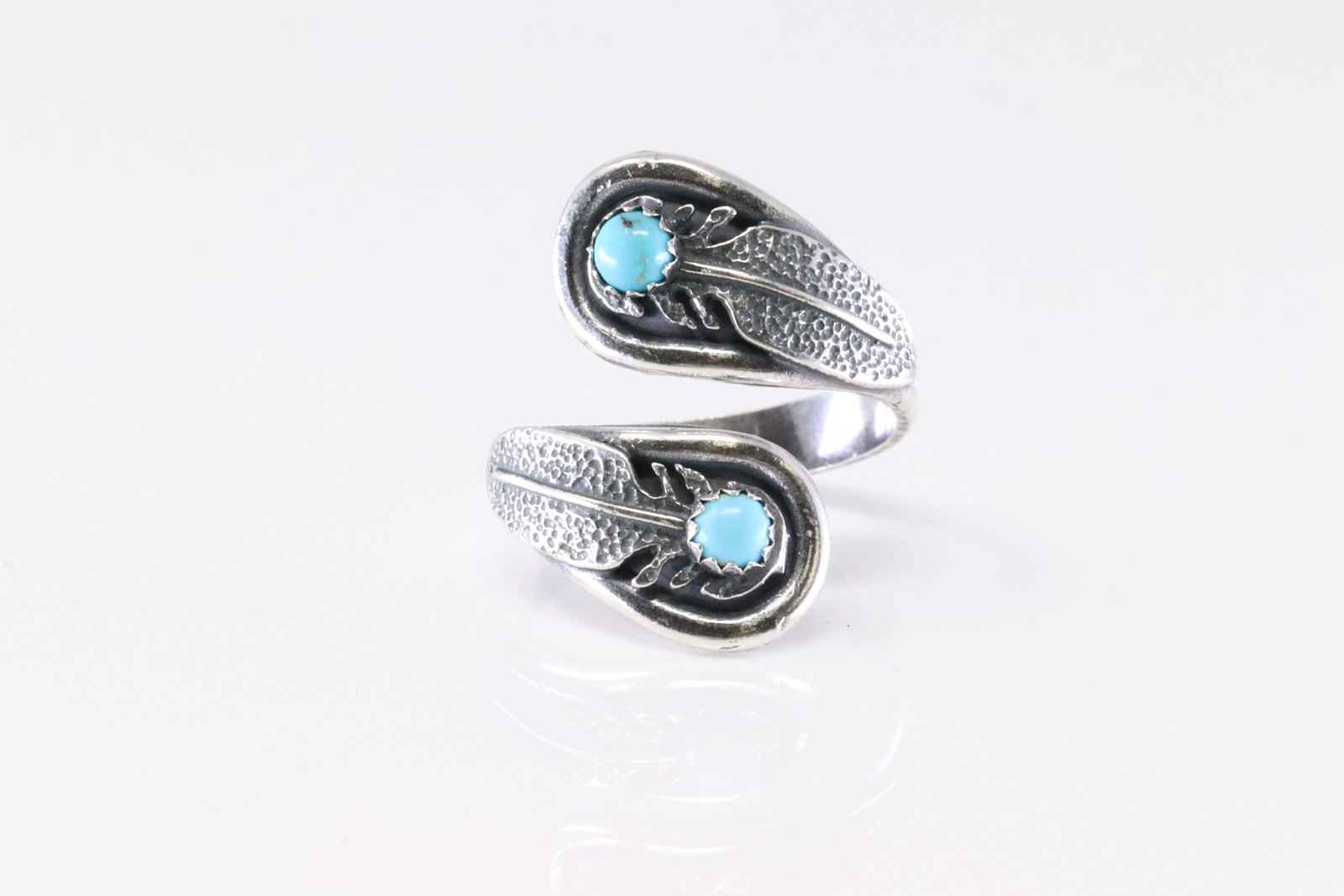 Native America Navajo Sterling Silver Turquoise Ring By Kenny Lonjose.: This is a Native America Navajo Sterling Silver Turquoise Ring By Kenny Lonjose. Stamp Z. Ring size: 8.75.