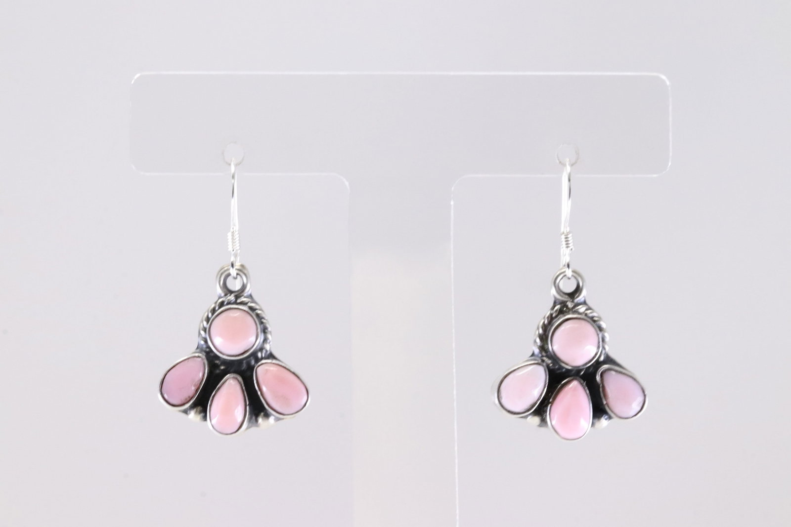 America Navajo Sterling Silver Pink Conch Shell Dangling Earring's.: This is a America Navajo Sterling Silver Pink Conch Shell Dangling Earring's.