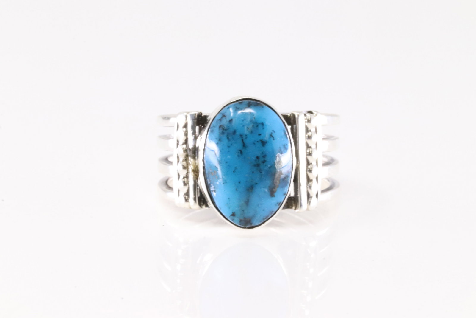 Native America Navajo Sterling Silver Turquoise Ring By Thomas Yazzie.: This is a Native America Navajo Sterling Silver Turquoise Ring By Thomas Yazzie. Stamp Inside T.Yazzie. Ring size: 7.50.