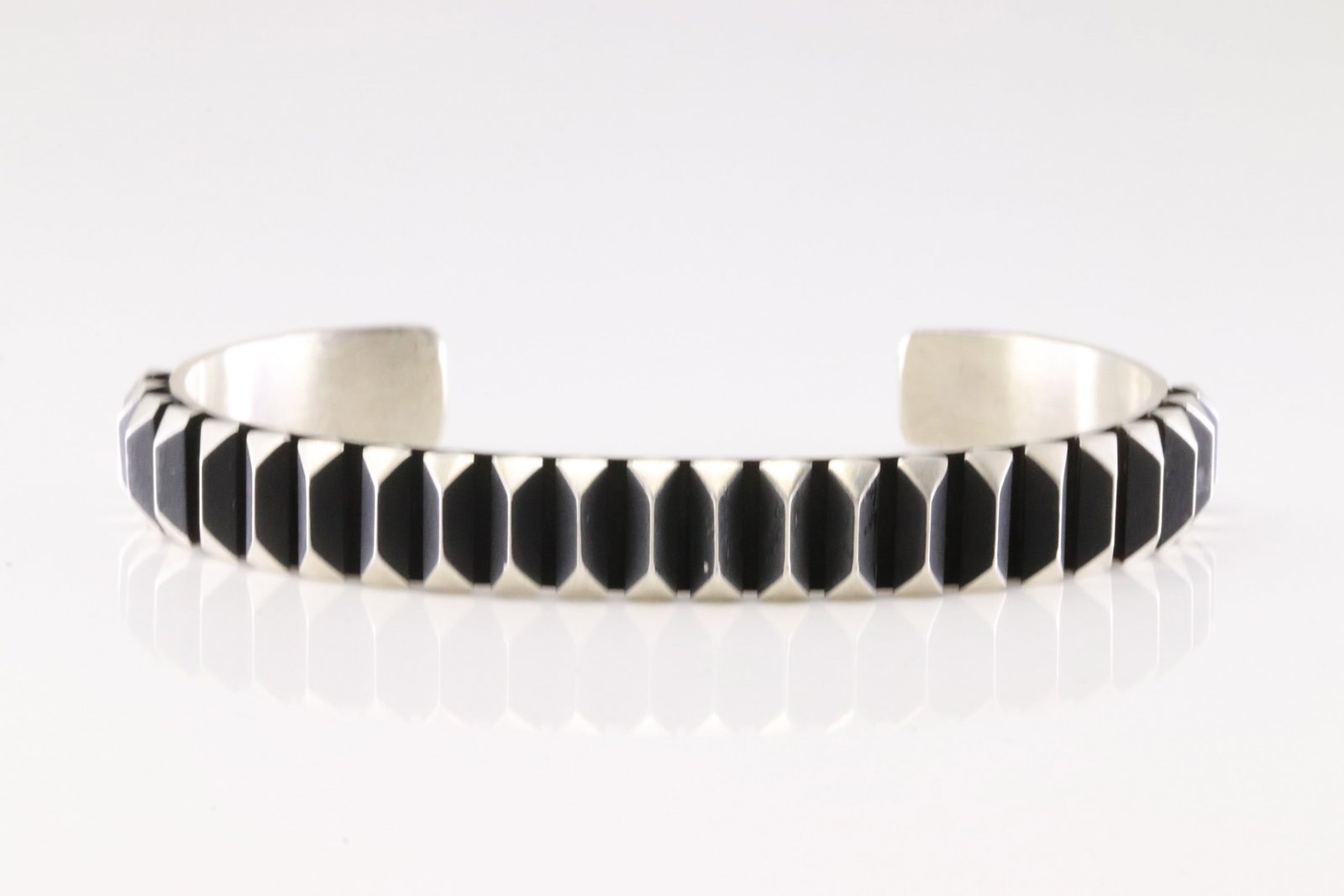 Native America Navajo Sterling Silver Solid Bracelet Cuff By L.Tahe. (1 of 4)