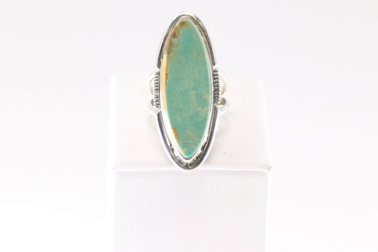 Native America Navajo Sterling Silver Turquoise Ring By SF.: This is a Native America Navajo Sterling Silver Turquoise Ring By SF. Stamp SF. Ring Size: 8.00.