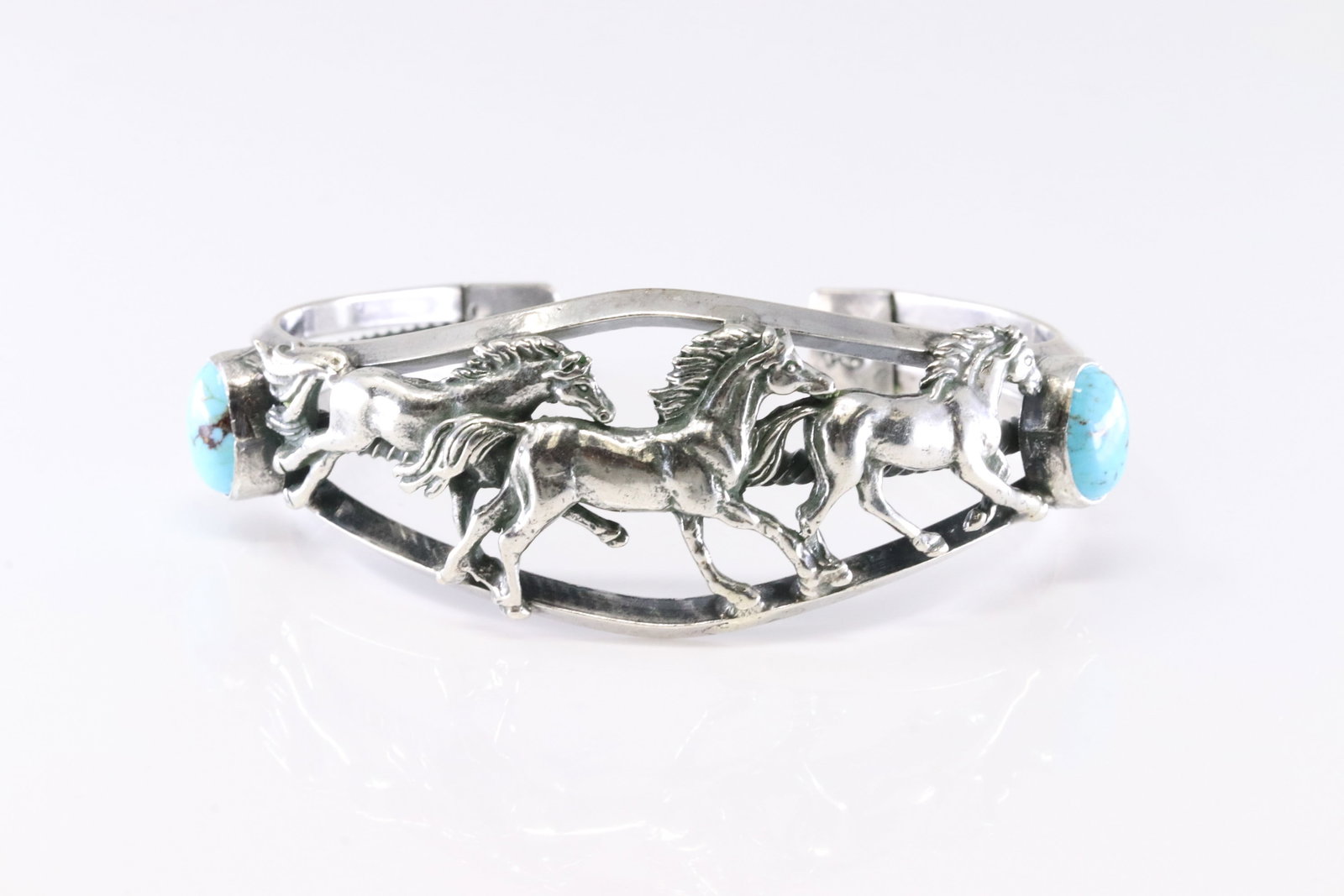 Native America Navajo Sterling Silver Turquoise Horse Bracelet Cuff By Bobby Platero.: This is a Native America Navajo Sterling Silver Turquoise Horse Bracelet Cuff By Bobby Platero. Stamp From R.B Company.