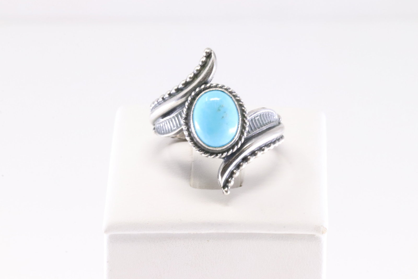 Native America Navajo Sterling Silver Turquoise Ring By Thomas Yazzie.: This is a Native America Navajo Sterling Silver Turquoise Ring By Thomas Yazzie. Ring size: 9.00.