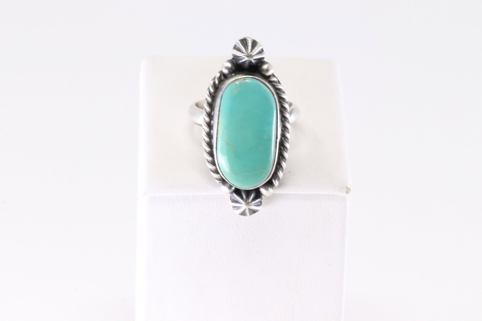 Native America Navajo Sterling Silver Turquoise Ring By Dixon.: This is a Native America Navajo Sterling Silver Turquoise Ring By Dixon. Stamp Dixon. Ring Size: 6.50.