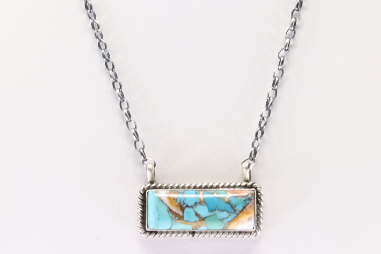 Native America Navajo Sterling Silver Orange Krush Stone Necklace By Johnny Dixon.: This is a Native America Navajo Sterling Silver Orange Krush Stone Necklace By Johnny Dixon. Necklace length: 16.00"