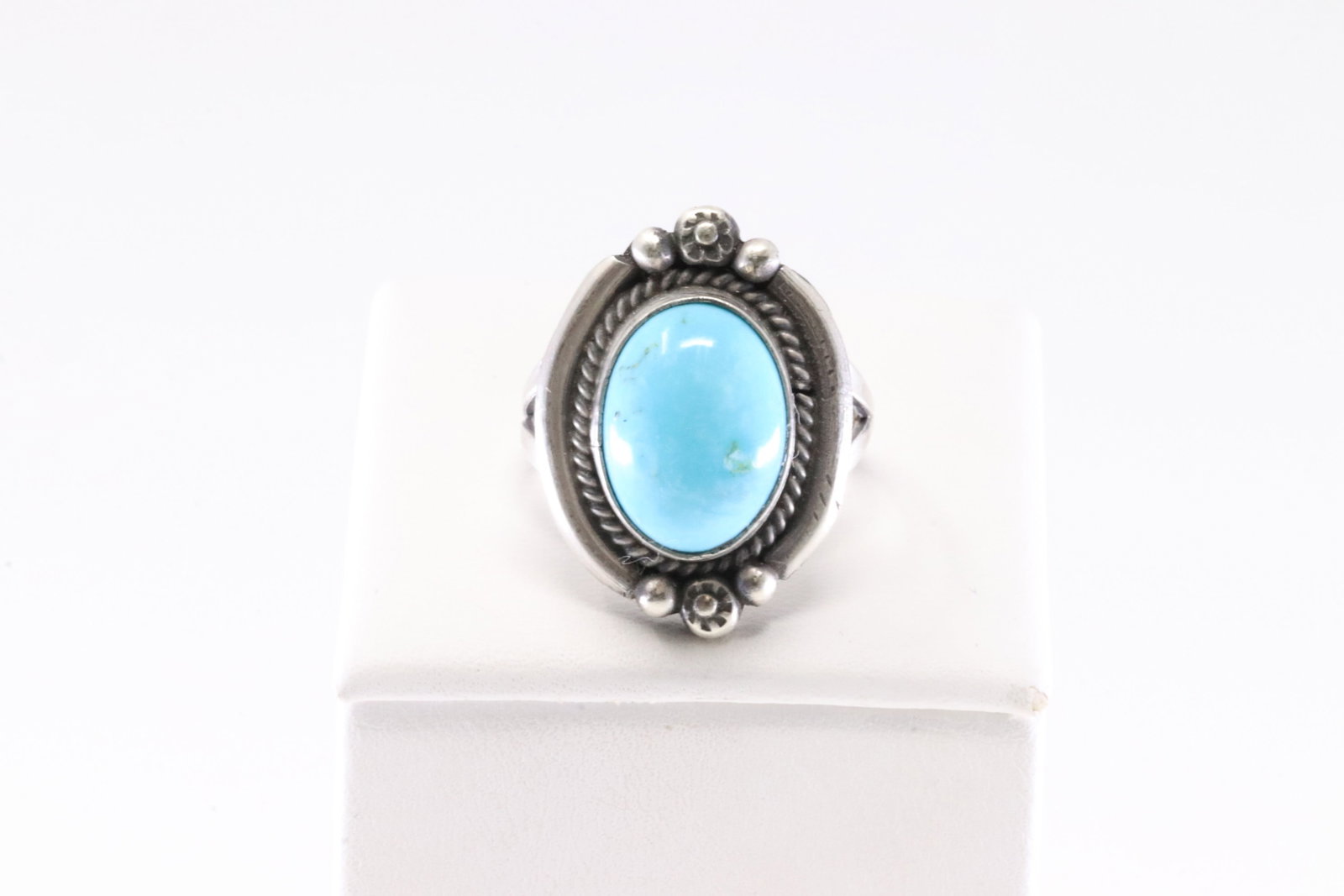 Native America Navajo Sterling Silver Turquoise Ring By Martinez.: This is a Native America Navajo Sterling Silver Turquoise Ring By Martinez. Ring size: 6.50.