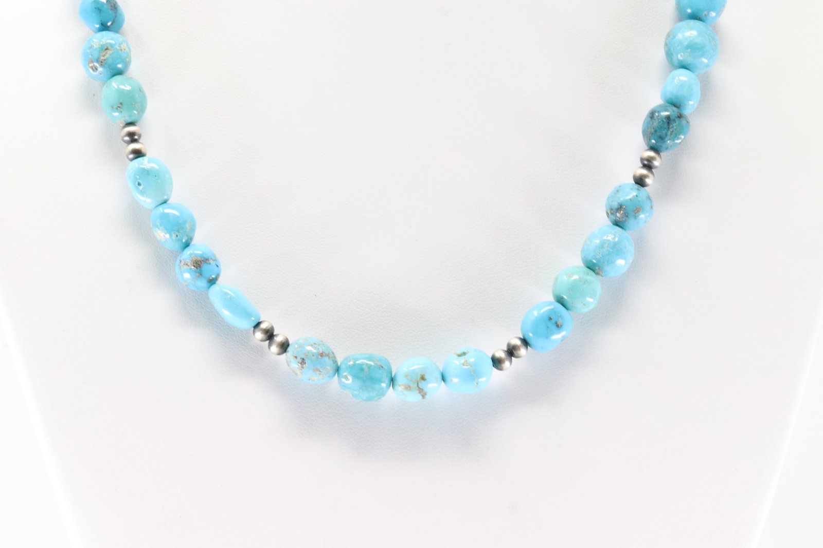 Native America Navajo Sterling Silver Pearl Beaded / Turquoise Necklace.: This is a Native America Navajo Sterling Silver Pearl Beaded / Turquoise Necklace. Necklace Length: 18.00.