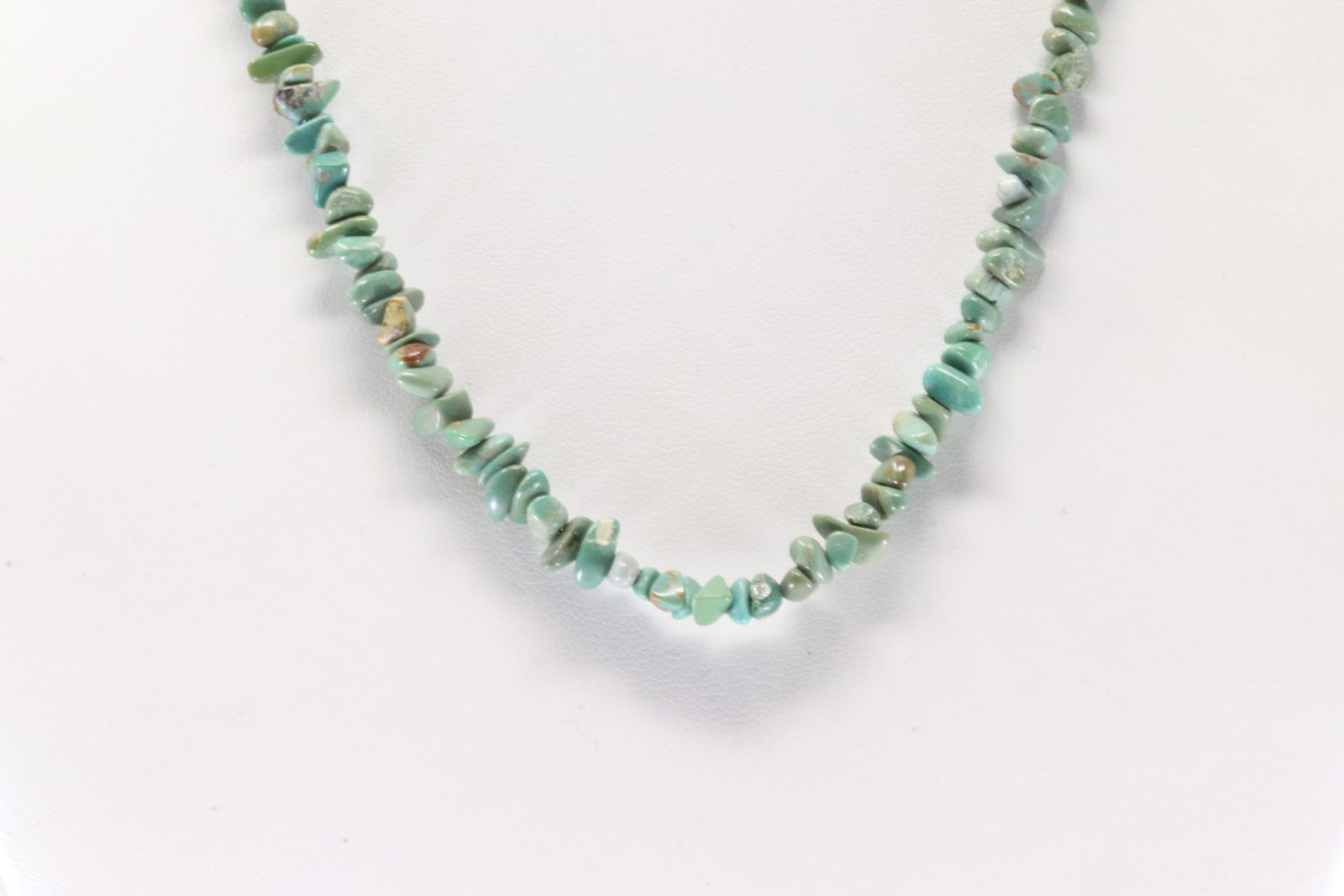 Native America Sterling Silver Turquoise Necklace.: This is a Native America Sterling Silver Turquoise Necklace. Necklace length: 16.00"