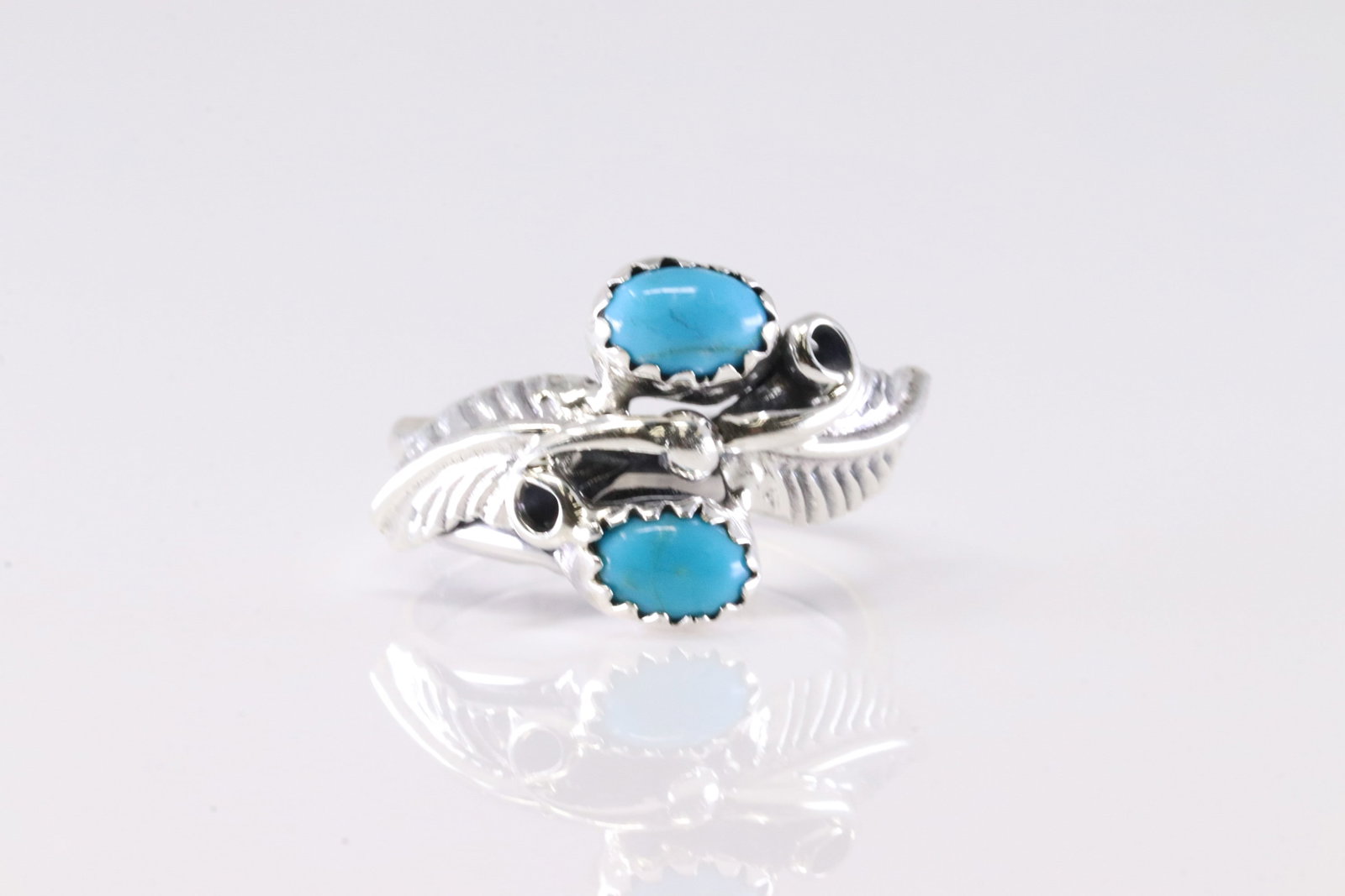 America Sterling Silver Turquoise Ring.: This is a America Sterling Silver Turquoise Ring. Ring Size: 6.50.
