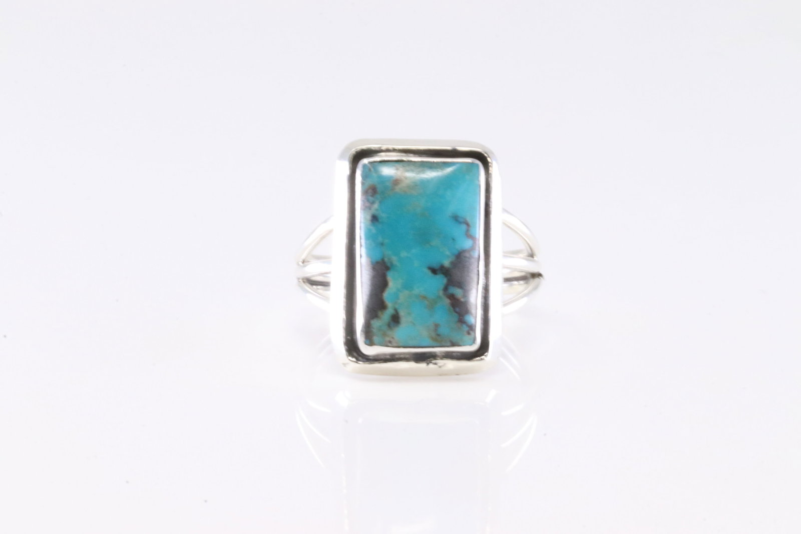 Native America Navajo Sterling Silver Turquoise Ring By Jason Bahe.: This is a Native America Navajo Sterling Silver Turquoise Ring By Jason Bahe. Ring size: 8.00.