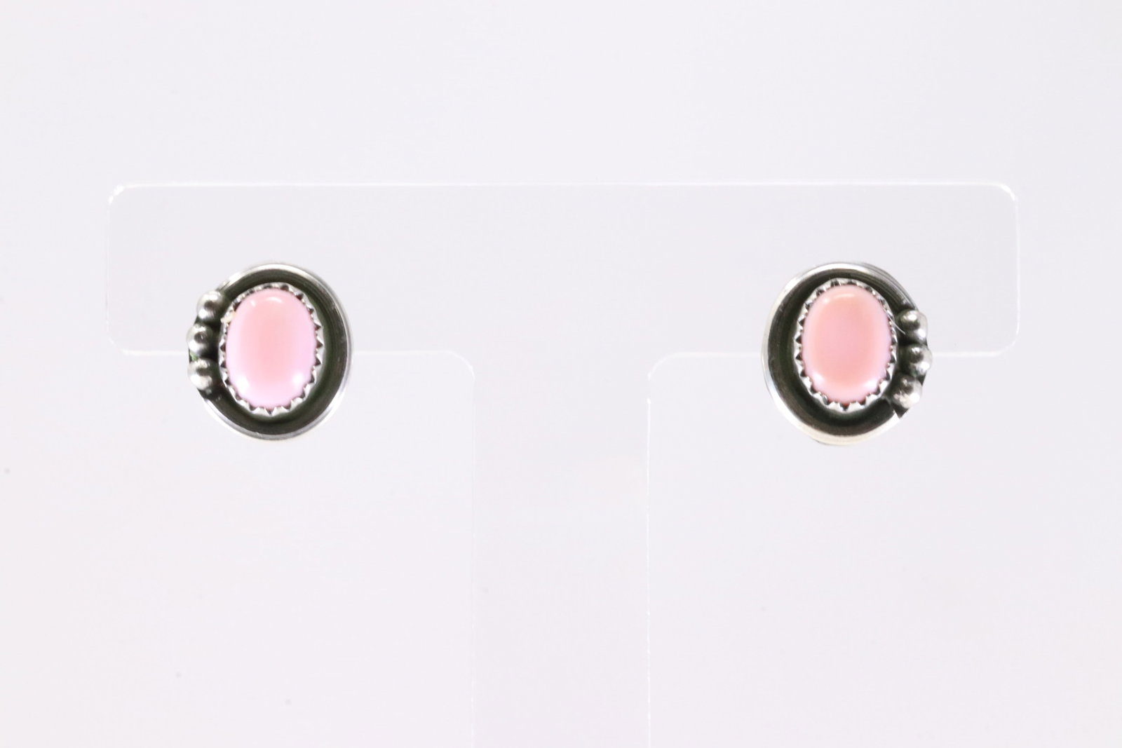 America Stearling Silver Pink Conch Post Earring's.: This is a America Stearling Silver Pink Conch Post Earring's.