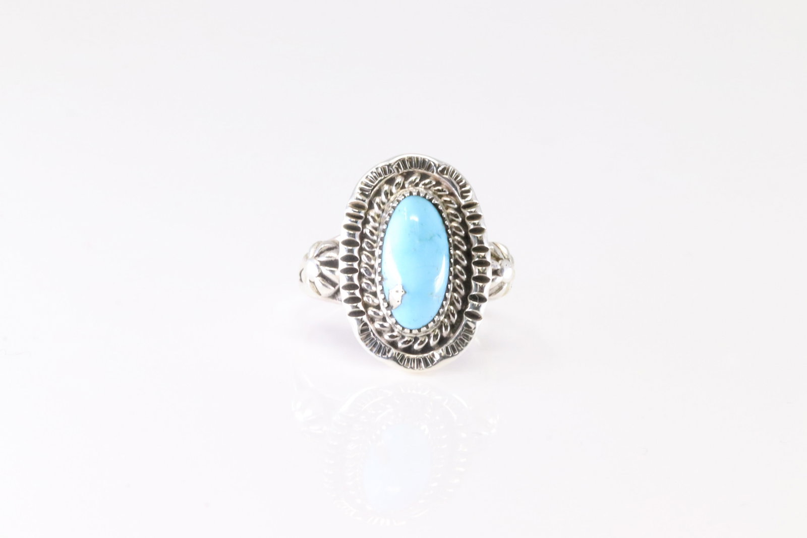 America Sterling Silver Turquoise Ring.: This is a America Sterling Silver Turquoise Ring. Ring Size: 6.00.
