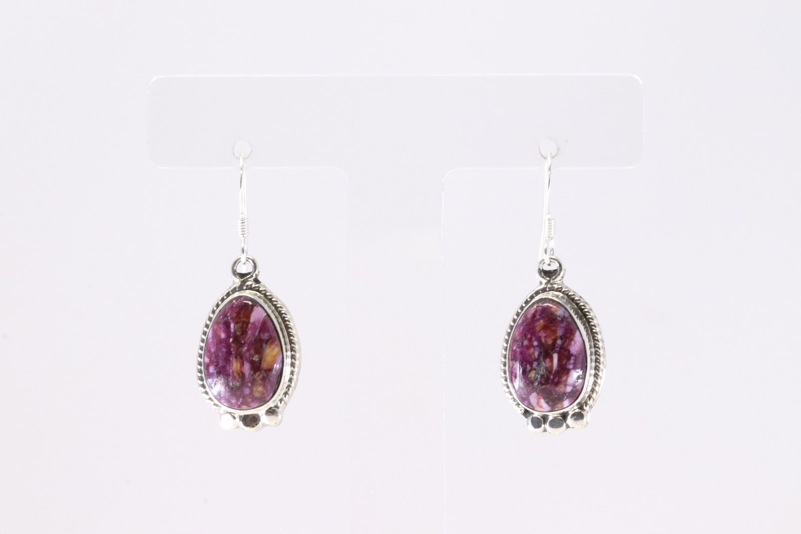America Sterling Silver Purple Spiny Oyster Dangling Earring's.: This is a America Sterling Silver Purple Spiny Oyster Dangling Earring's.