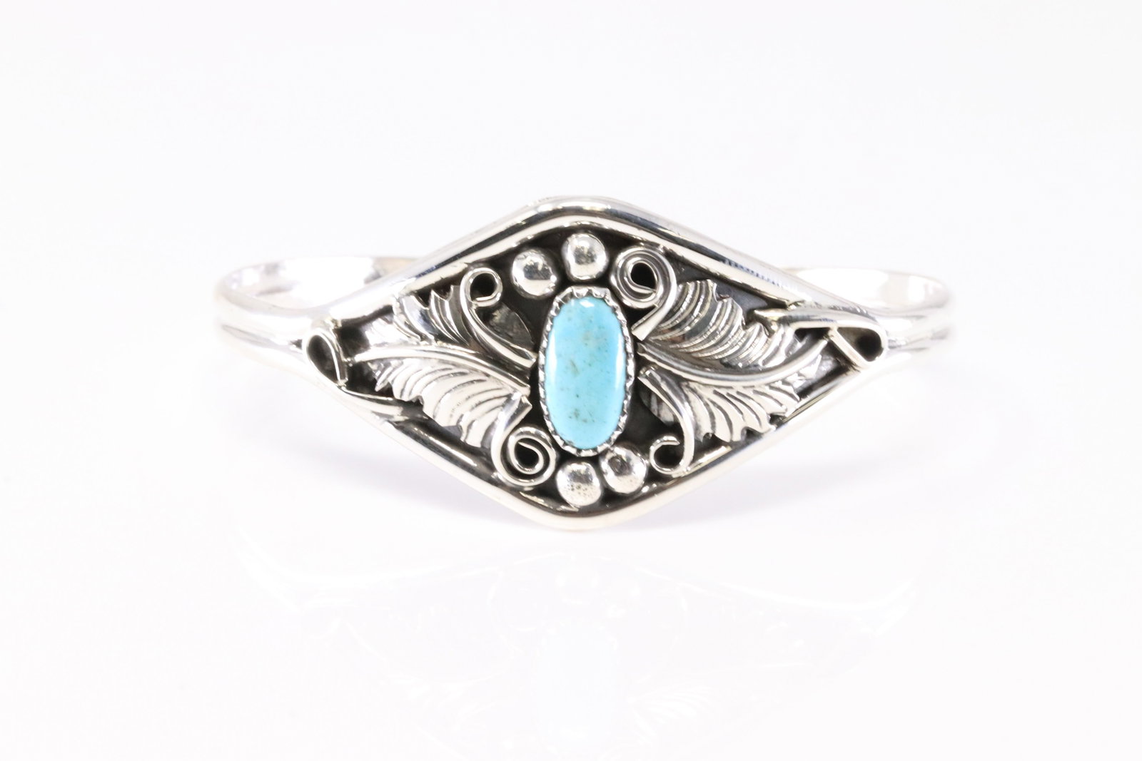 Native America Navajo Sterling Silver Turquoise Bracelet Cuff By Harry B.Yazzie.: This is a Native America Navajo Sterling Silver Turquoise Bracelet Cuff By Harry B.Yazzie. Stamp HBY.