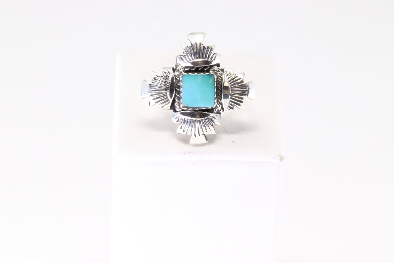 Native America Navajo Sterling Silver Turquoise Ring By Dorothy Lee. From R.B Company.: This is a Native America Navajo Sterling Silver Turquoise Ring By Dorothy Lee. From R.B Company. Stamp By R.B Company. Ring Size: 6.50.