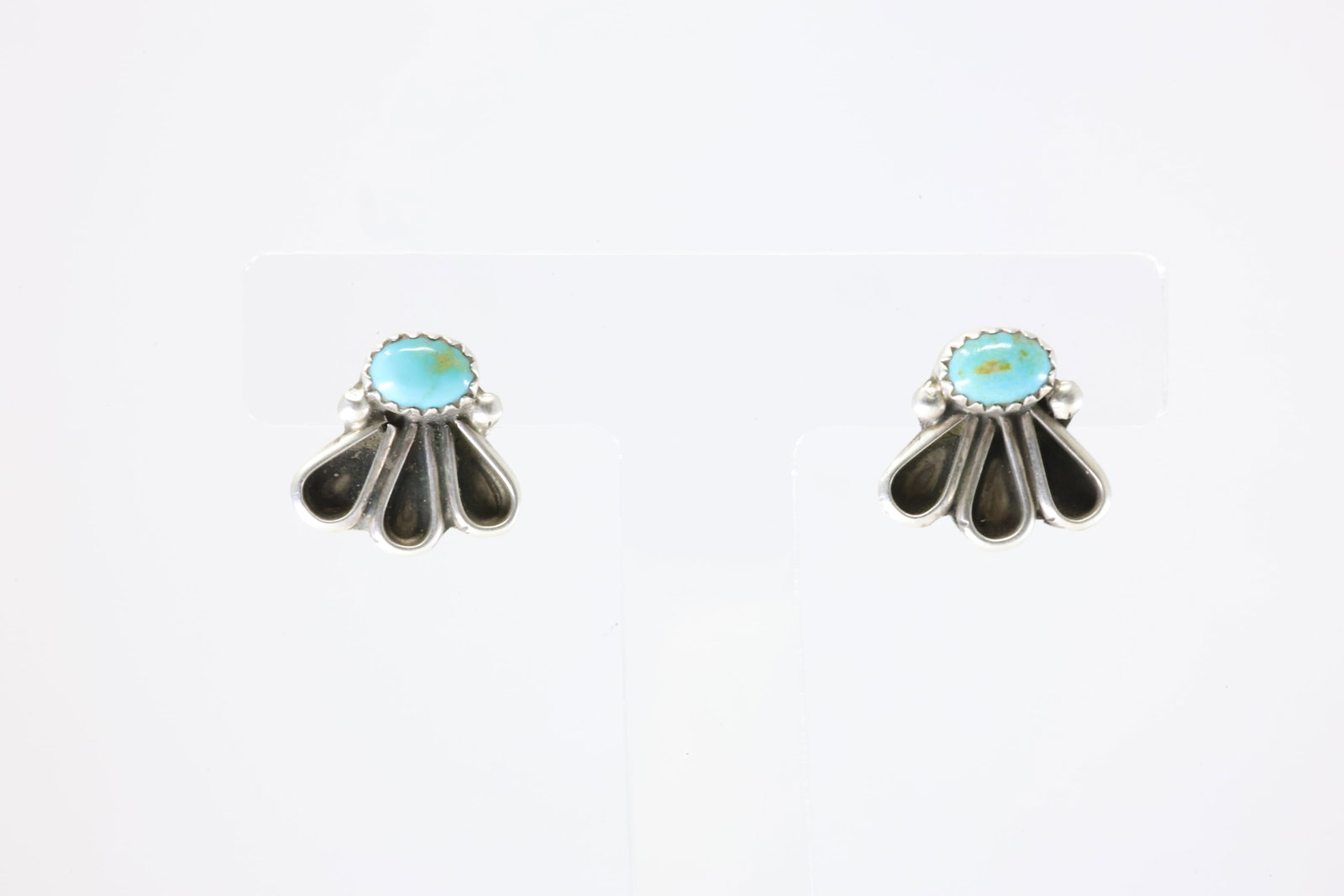 Native America Navajo Sterling Silver Kingman Turquoise Post Earring's By Gerildine James.: This is a Native America Navajo Sterling Silver Kingman Turquoise Post Earring's By Gerildine James. Stamp G James.