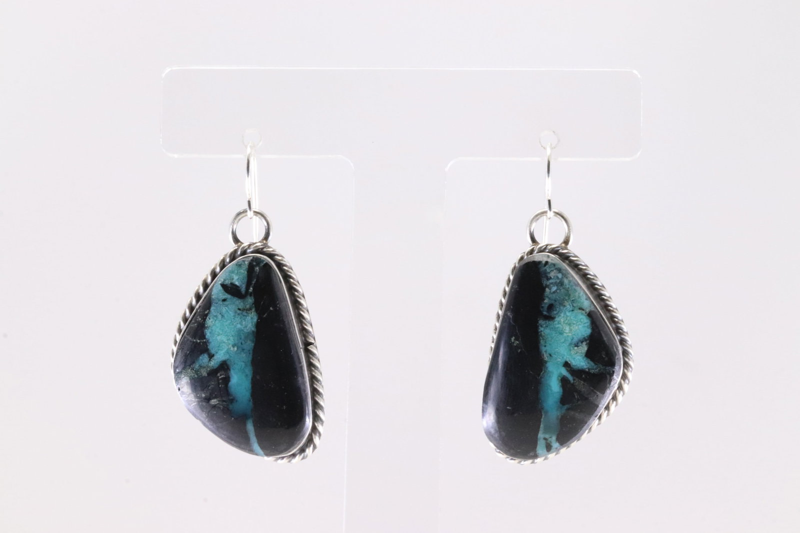 Native America Navajo Stearling Silver Number 8 Turquoise Dangling Earring's By Chassity Belone.: This is a Native America Navajo Stearling Silver Number 8 Turquoise Dangling Earring's By Chassity Belone. Stamp C. Belone.