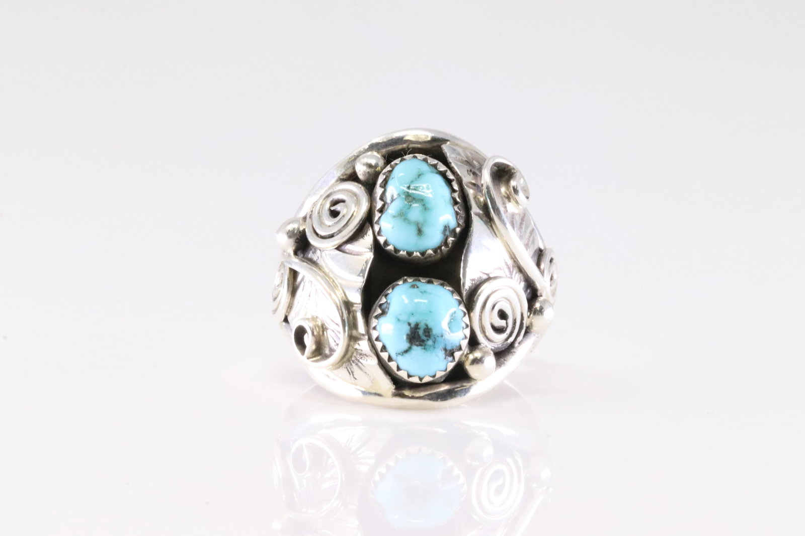 Native America Navajo Sterling Silver Turquoise Ring By B.: This is a Native America Navajo Sterling Silver Turquoise Ring By B. Stamp B. Ring size: 9.50.