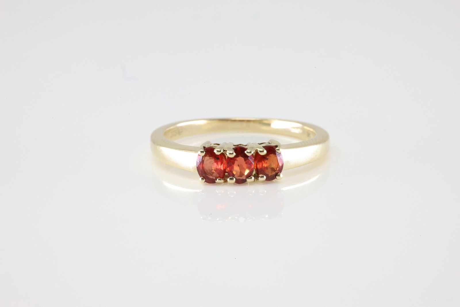 Vintage Ruby Ring 9Kt.: Ladies 9Kt Yellow Gold Ruby Ring. This Charming Ring has 3 Rubies. Ring size: 6.00.