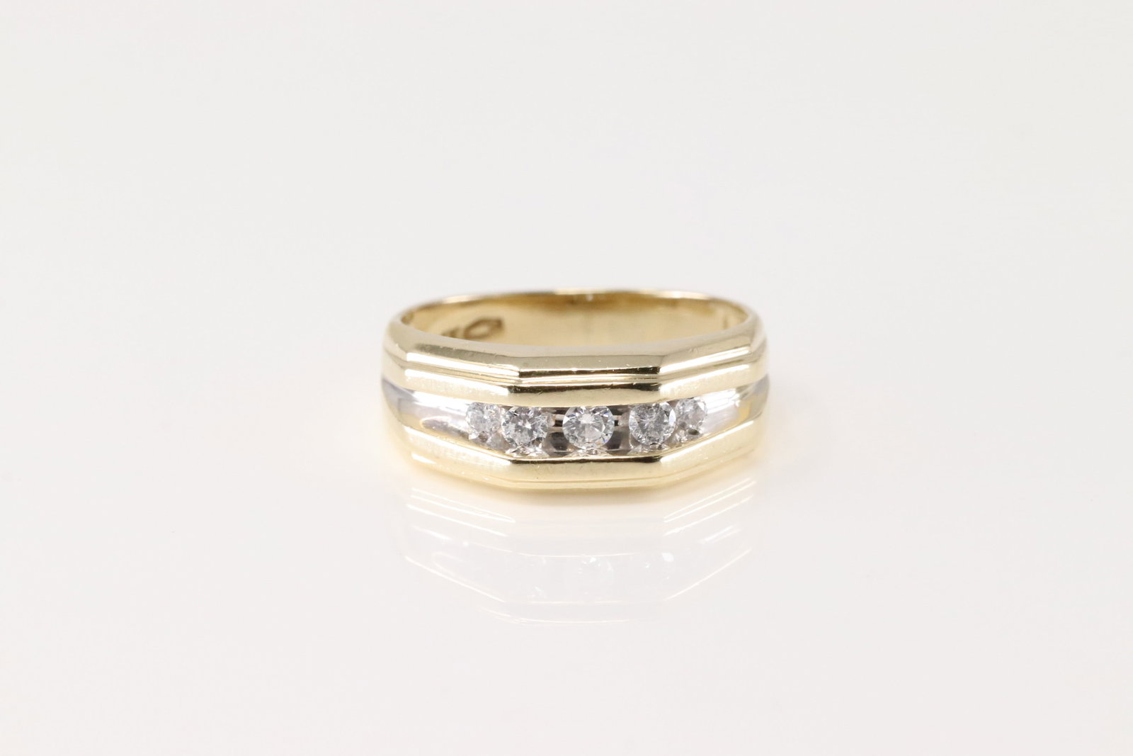 Elegant Diamond Ring 14Kt.: 14Kt Yellow Gold Diamond Ring. This Elegant Band Ring has 5 Brilliants Diamonds. Diamonds weight approx: 0.50ctw. Ring size: 8.50. Total weight: 5.10 Grams.