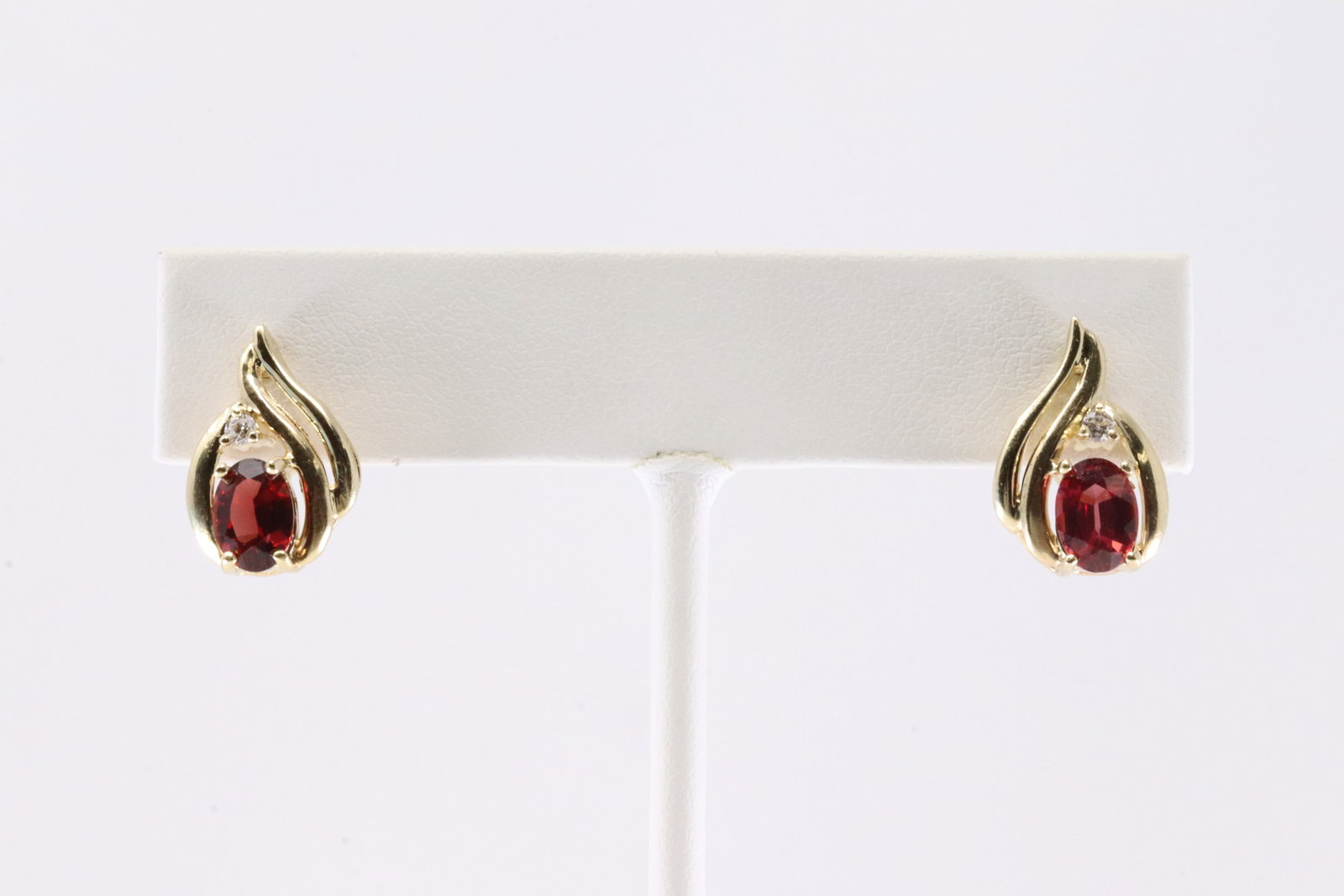 Garnet & Diamond Stud Earring 14Kt.: Ladies 14Kt Yellow Gold Garnet & Diamond Stud Earring. This Charming Stud Earring's has Garnet Gemstone with Sparkling Diamond. Total weight: 3.54 Grams.