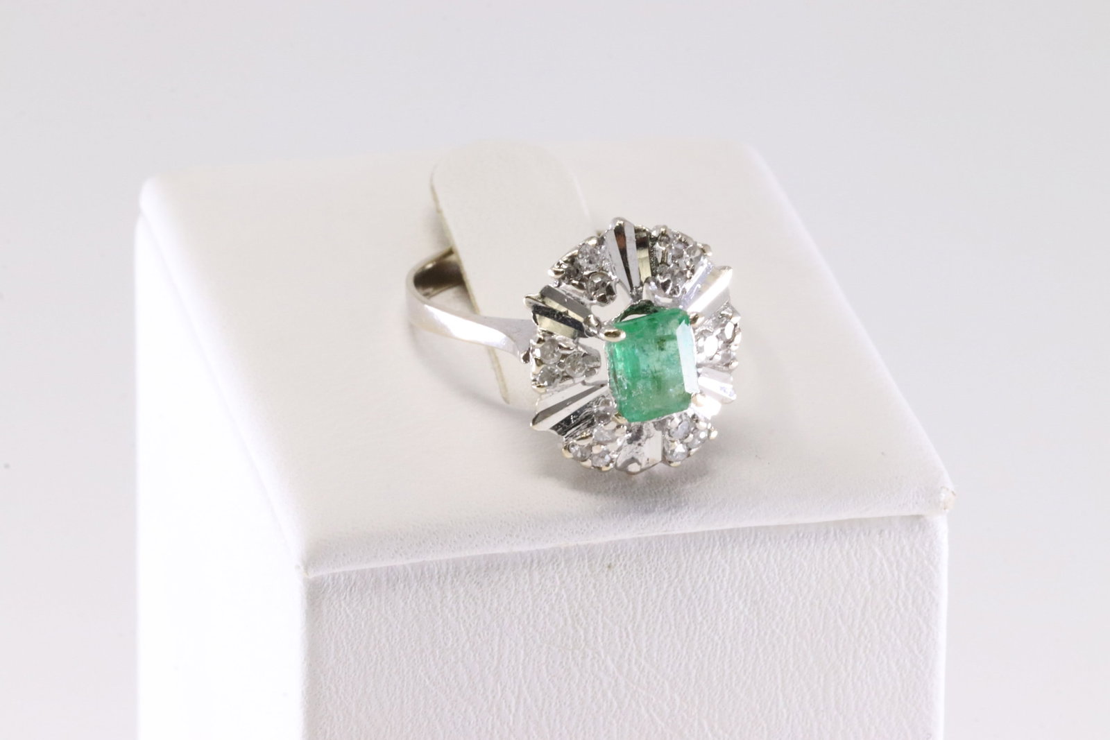 Emerald & Diamond Ring 18Kt. - 2