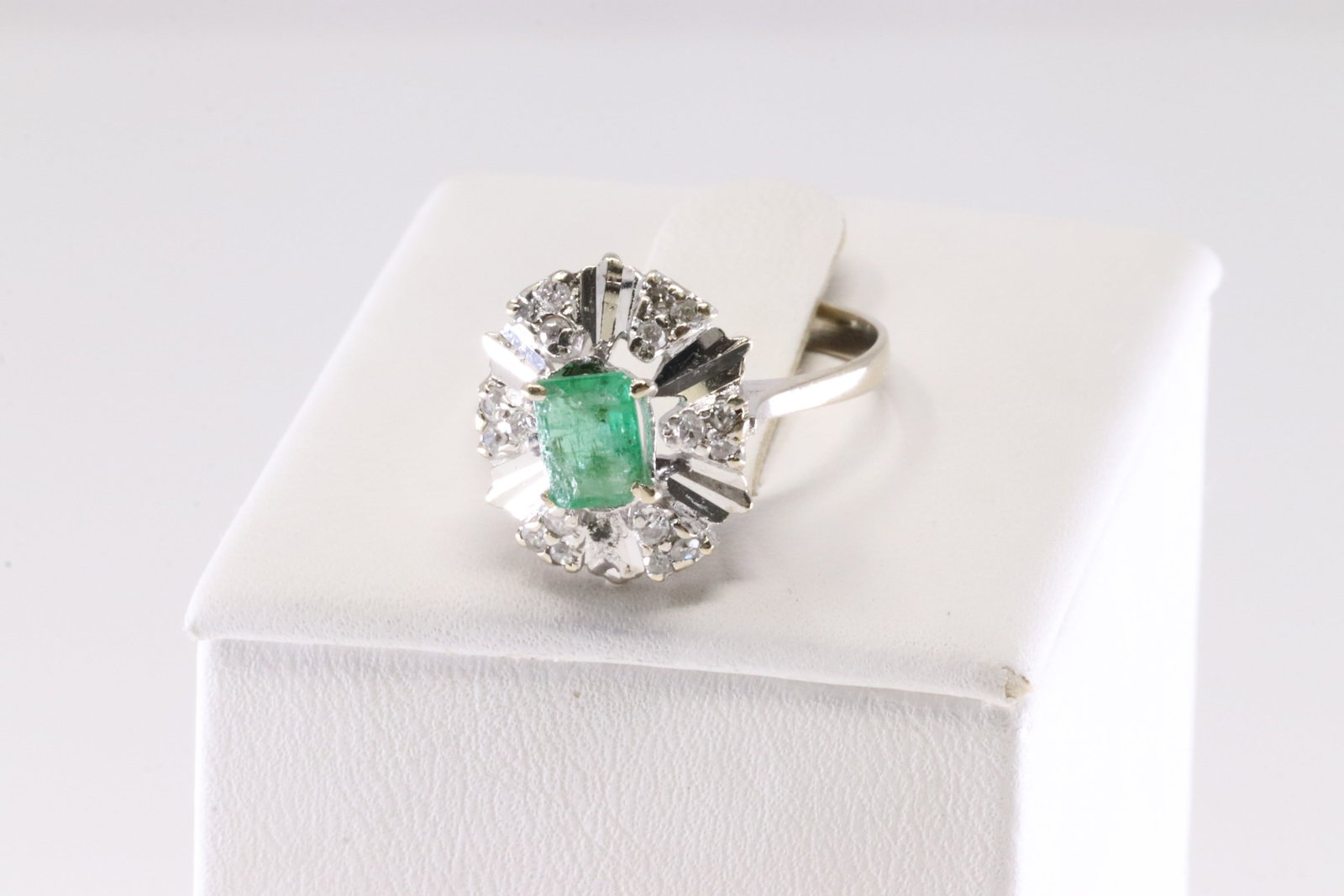 Emerald & Diamond Ring 18Kt. - 3