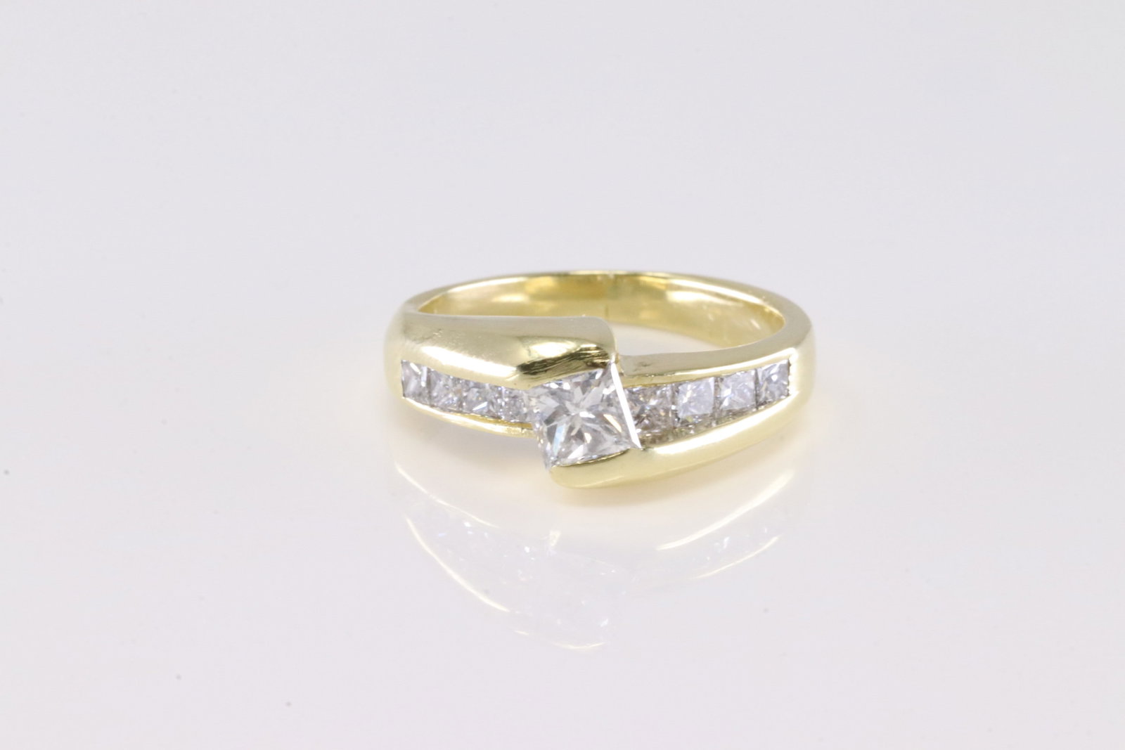 Diamond Ring 18Kt. (1 of 4)