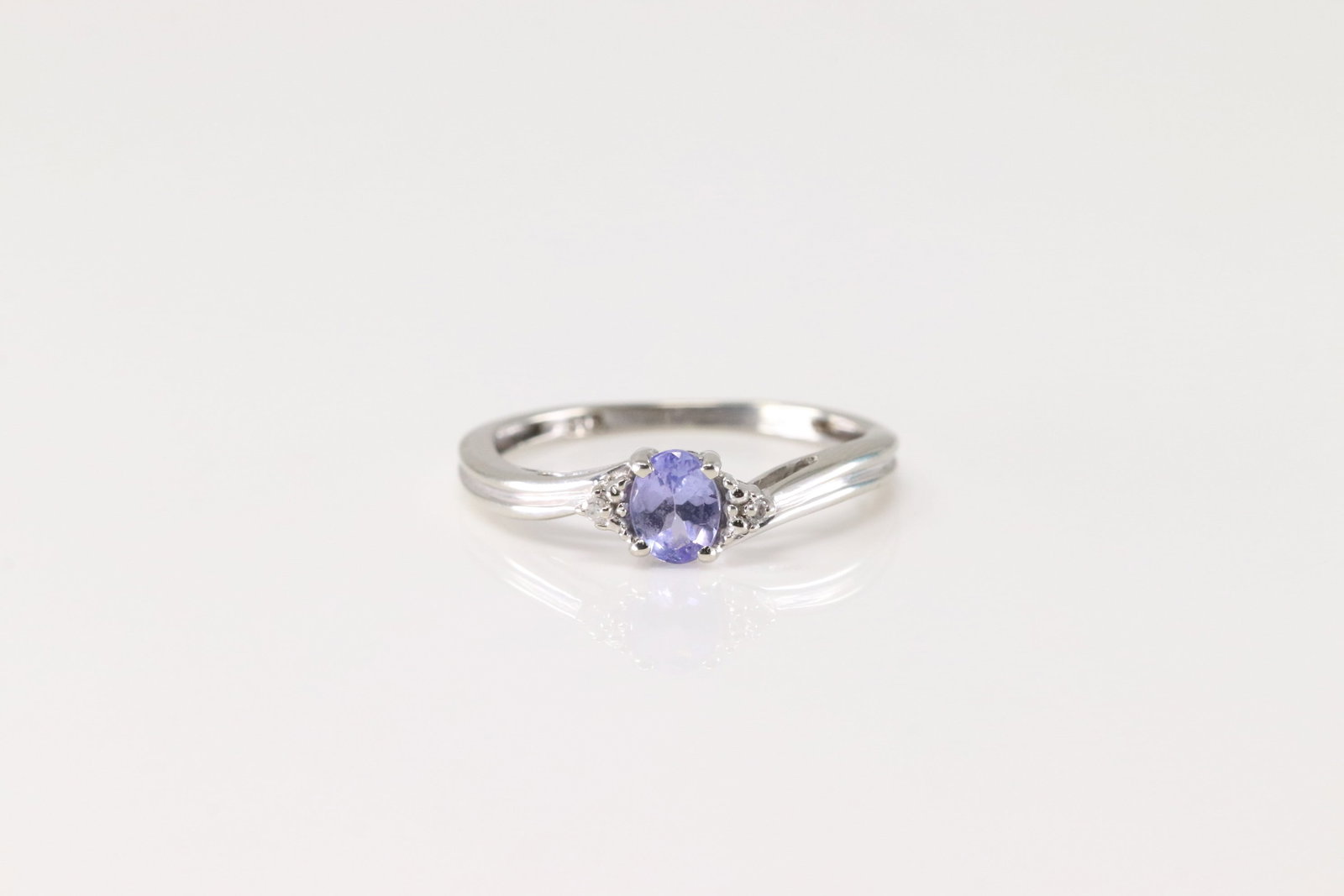 Tanzanite & Diamond Ring 14Kt.: Ladies 14Kt White Gold Tanzanita & Diamond Ring. This Ring has Purple Tanzanite with 2 round Diamonds. Ring size: 5.75.