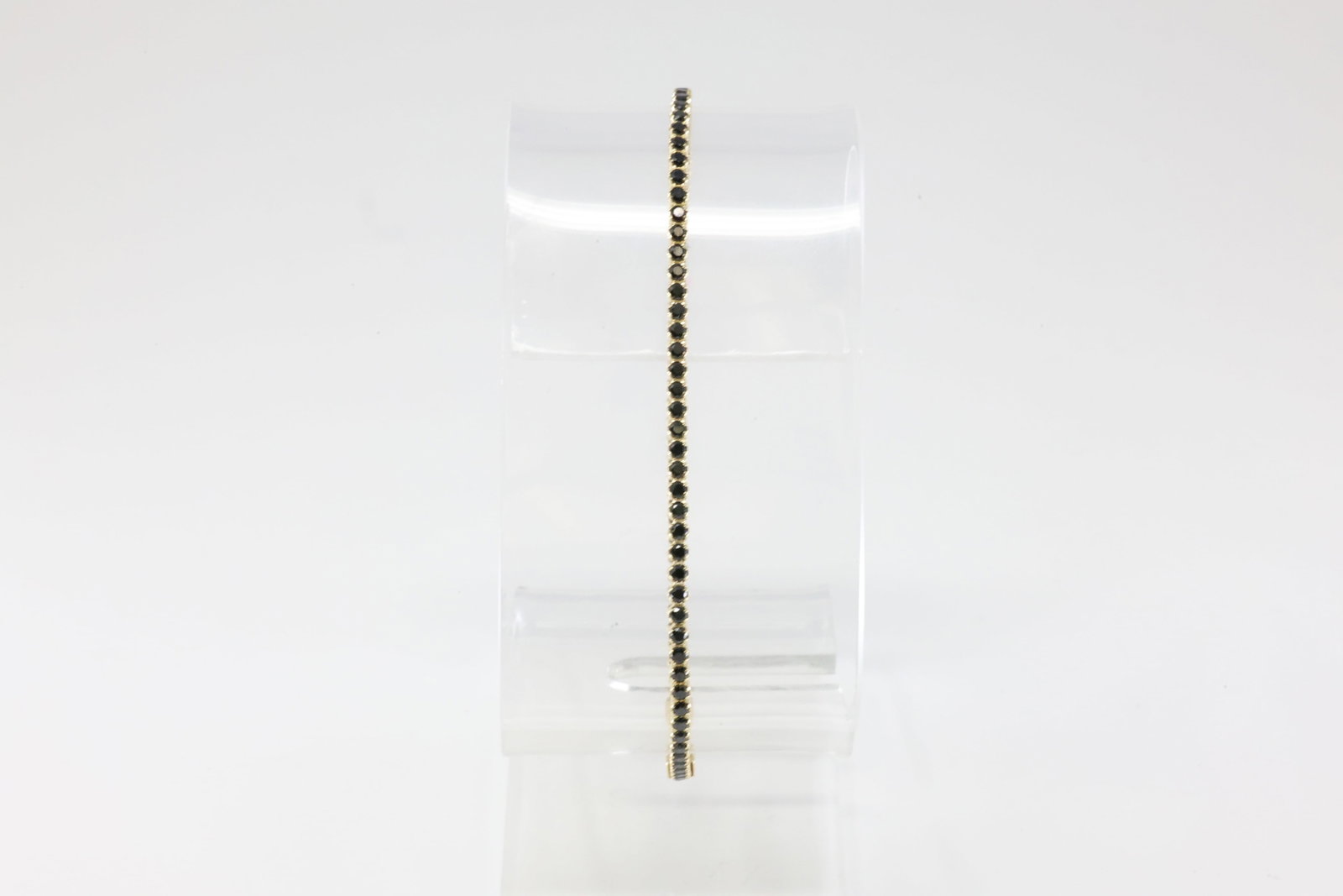 Sapphire Bracelet 14Kt.: Ladies 14Kt Yellow Gold Sapphire Bracelet. This Elegant Bracelet has Blue sapphires Gemstones. Bracelet length: 8.00" Total weight: 3.00 Grams.