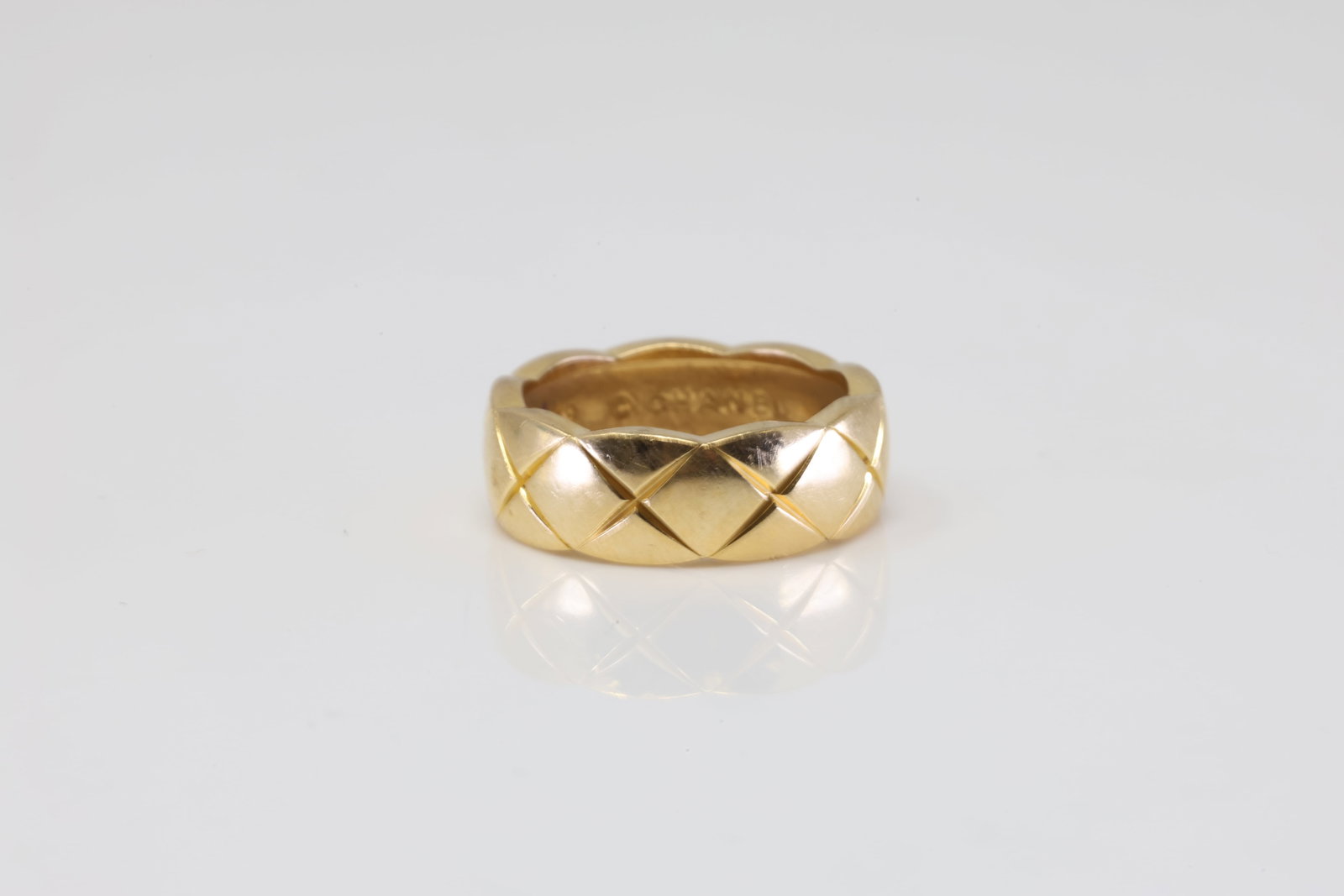 Chanel Ring 18Kt.: Chanel Ladies 18Kt Yellow Gold Ring. Design Band Chanel. Ring size: 4.50. Total weight: 5.90 Grams.