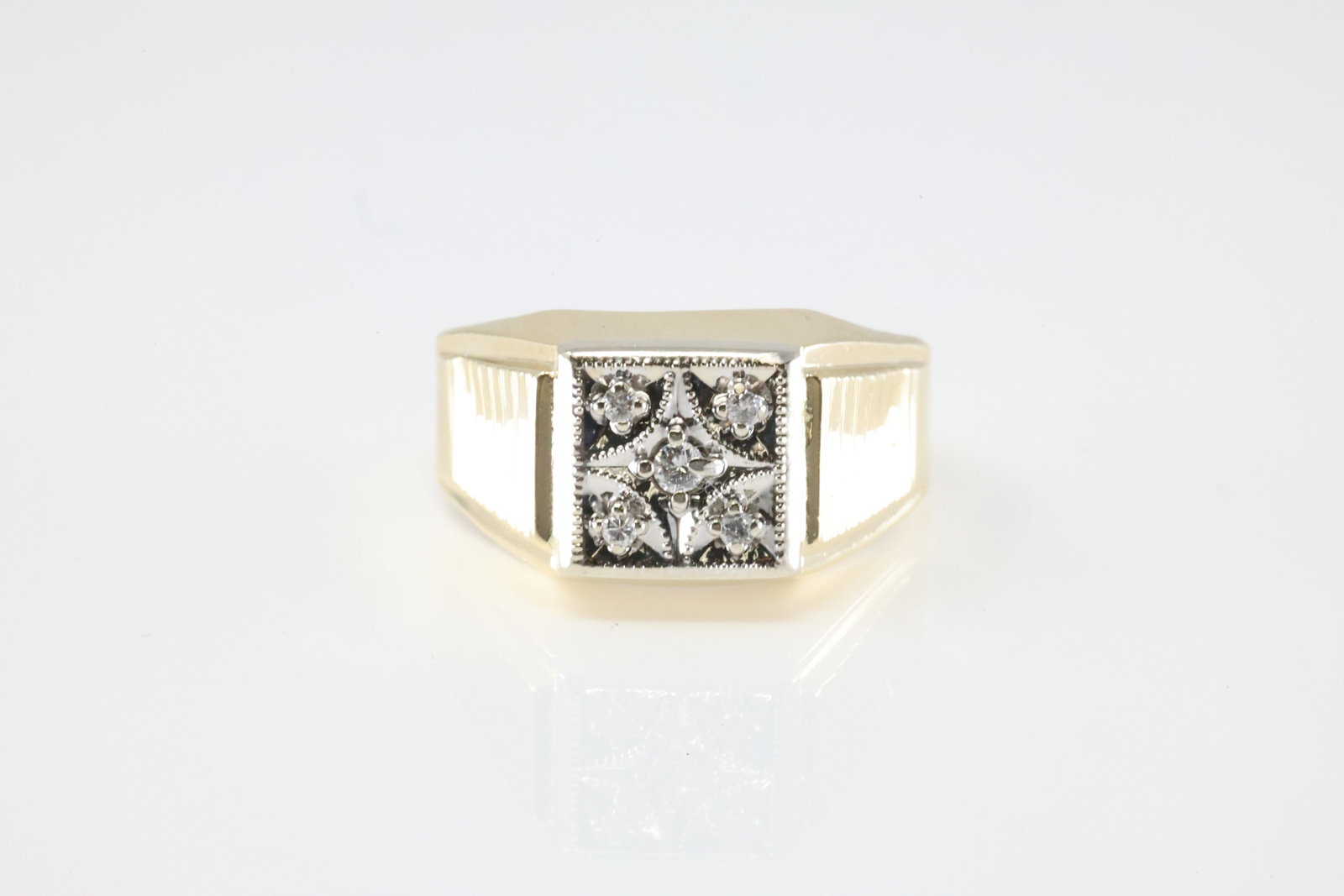 Diamond Ring 14Kt.: 14Kt Yellow Gold Diamodn Ring. This Ring has 5 Sparkling Diamonds. Diamonds weight Approx:0.20ctw. Ring size: 10.00. Total weight: 5.39 Grams.